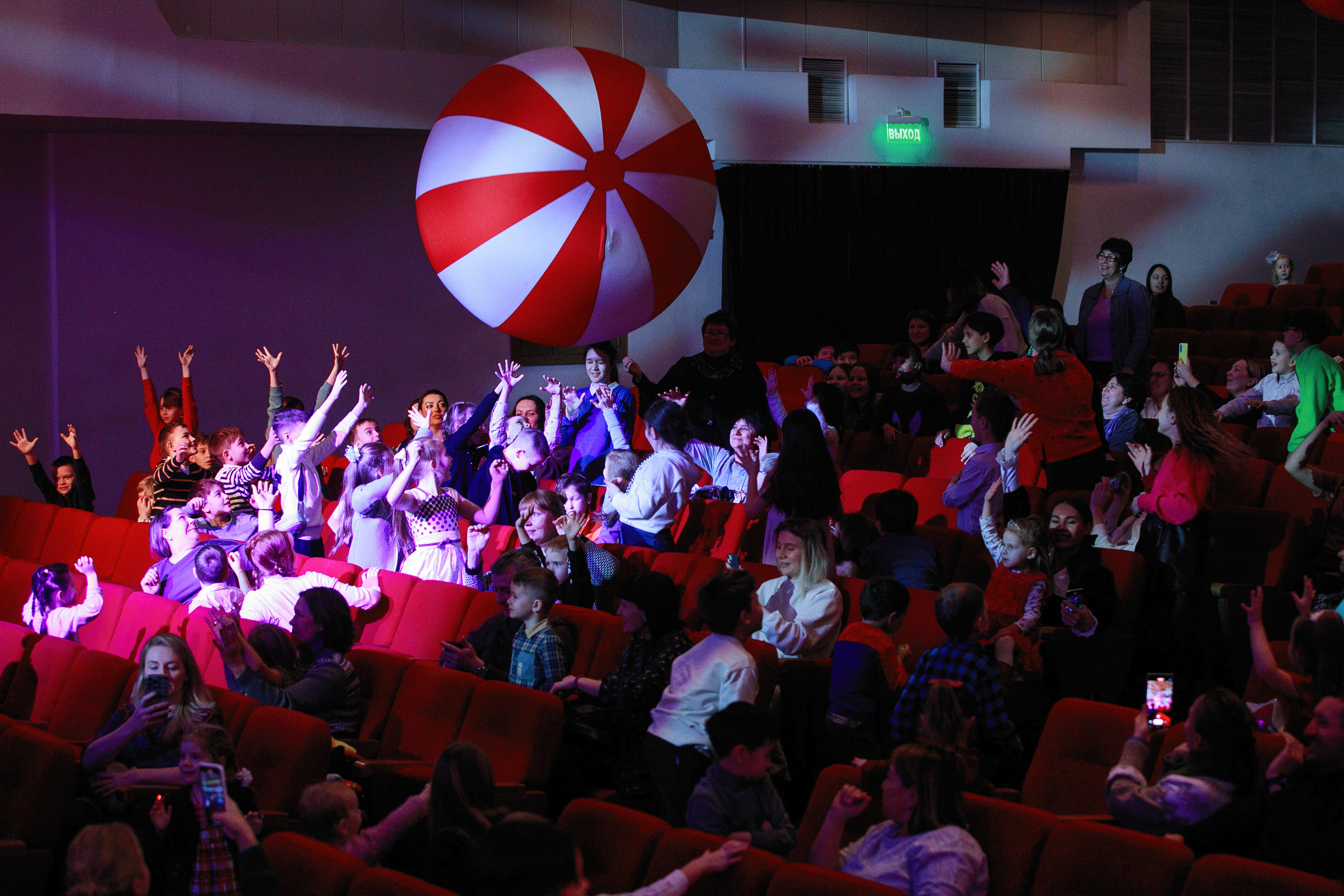 Ёлки новогодние в ДКЖ 2022. Фотомастерская Воробьевых