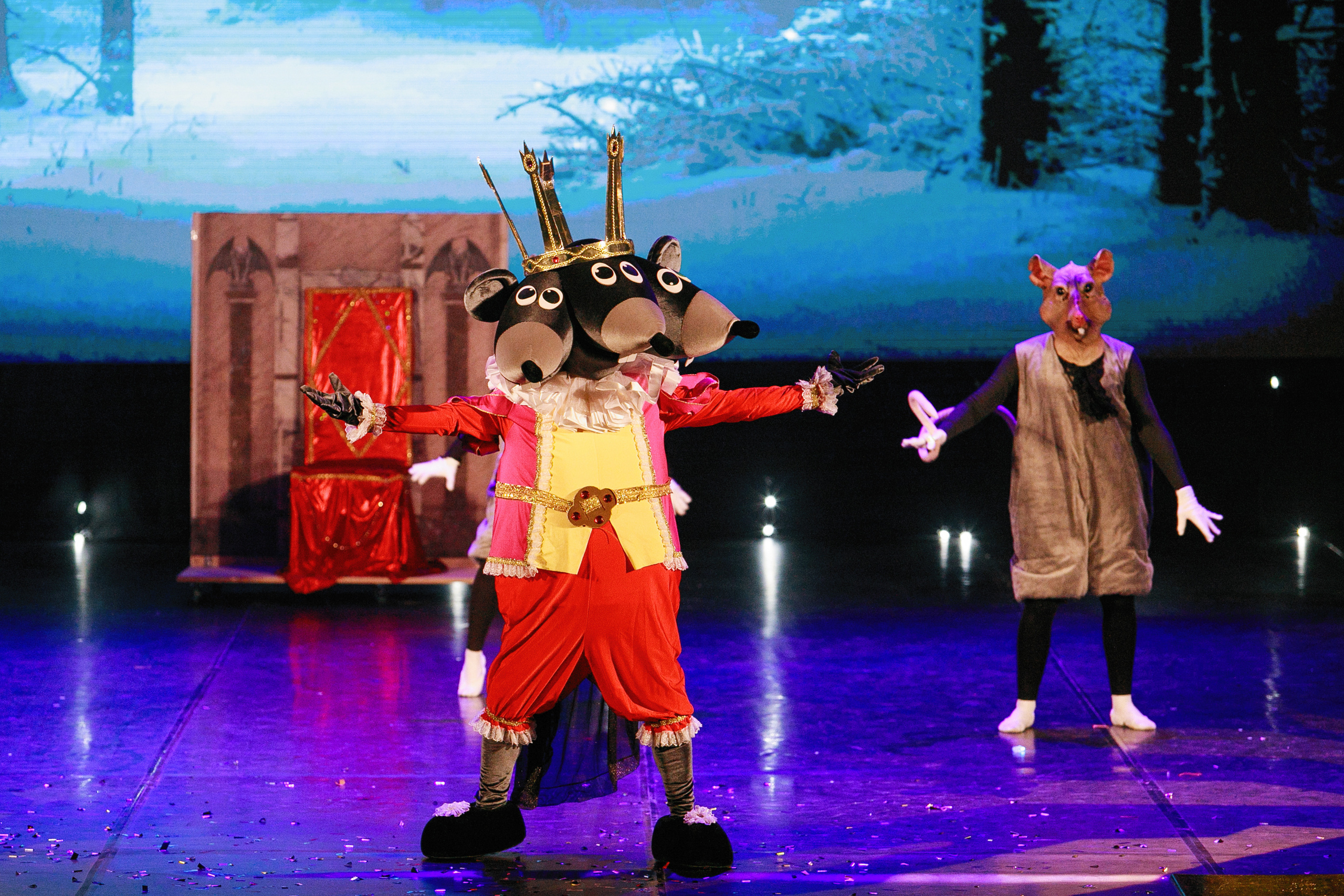 Ёлки новогодние в ДКЖ 2022. Фотомастерская Воробьевых