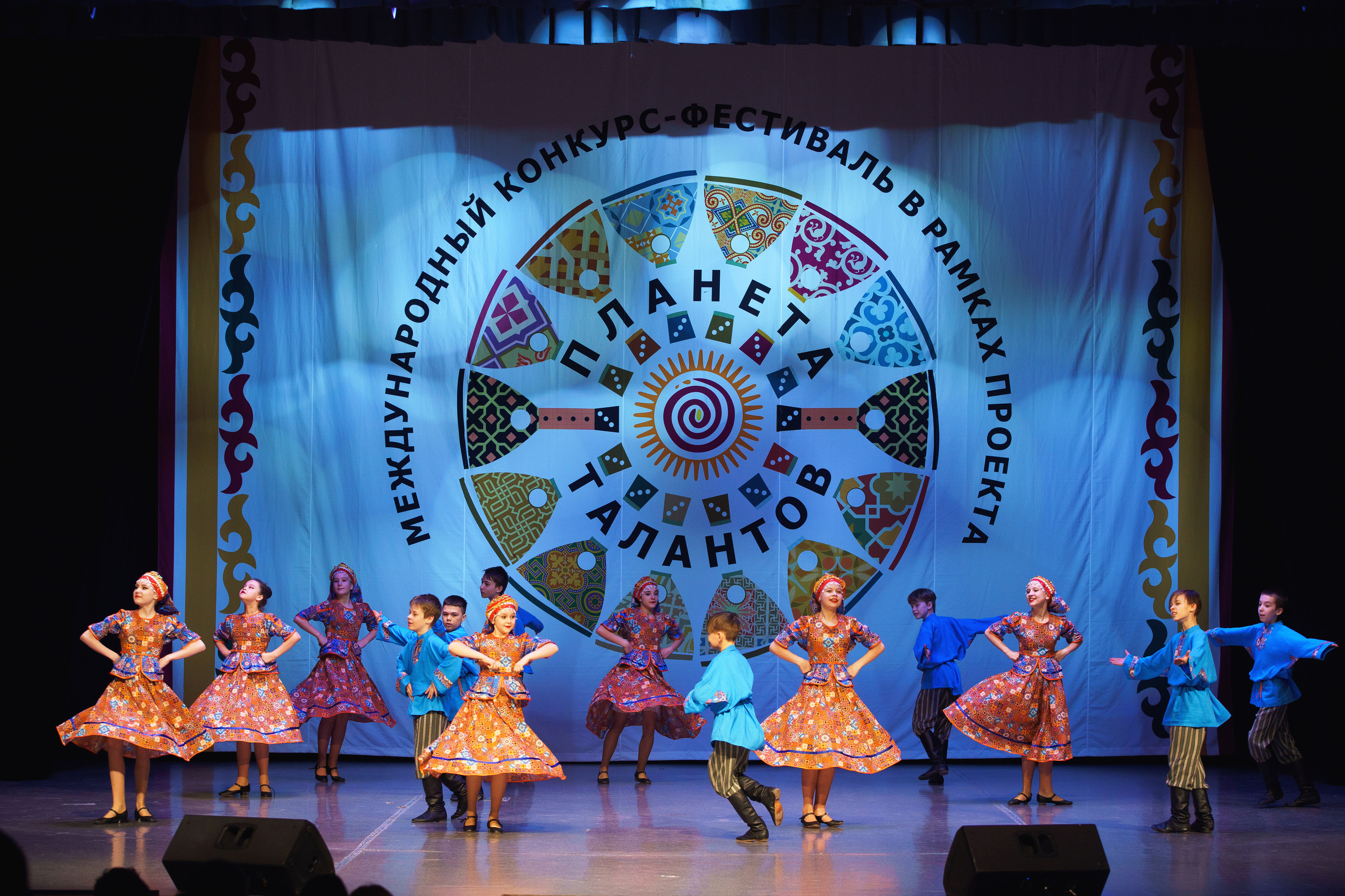 Выступление танцевального коллектива Метелица. Фотомастерская Воробьевых