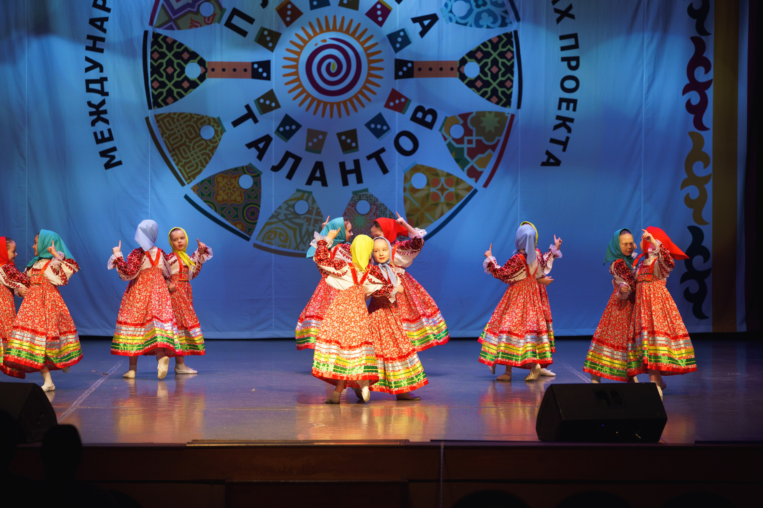 Выступление танцевального коллектива Метелица. Фотомастерская Воробьевых