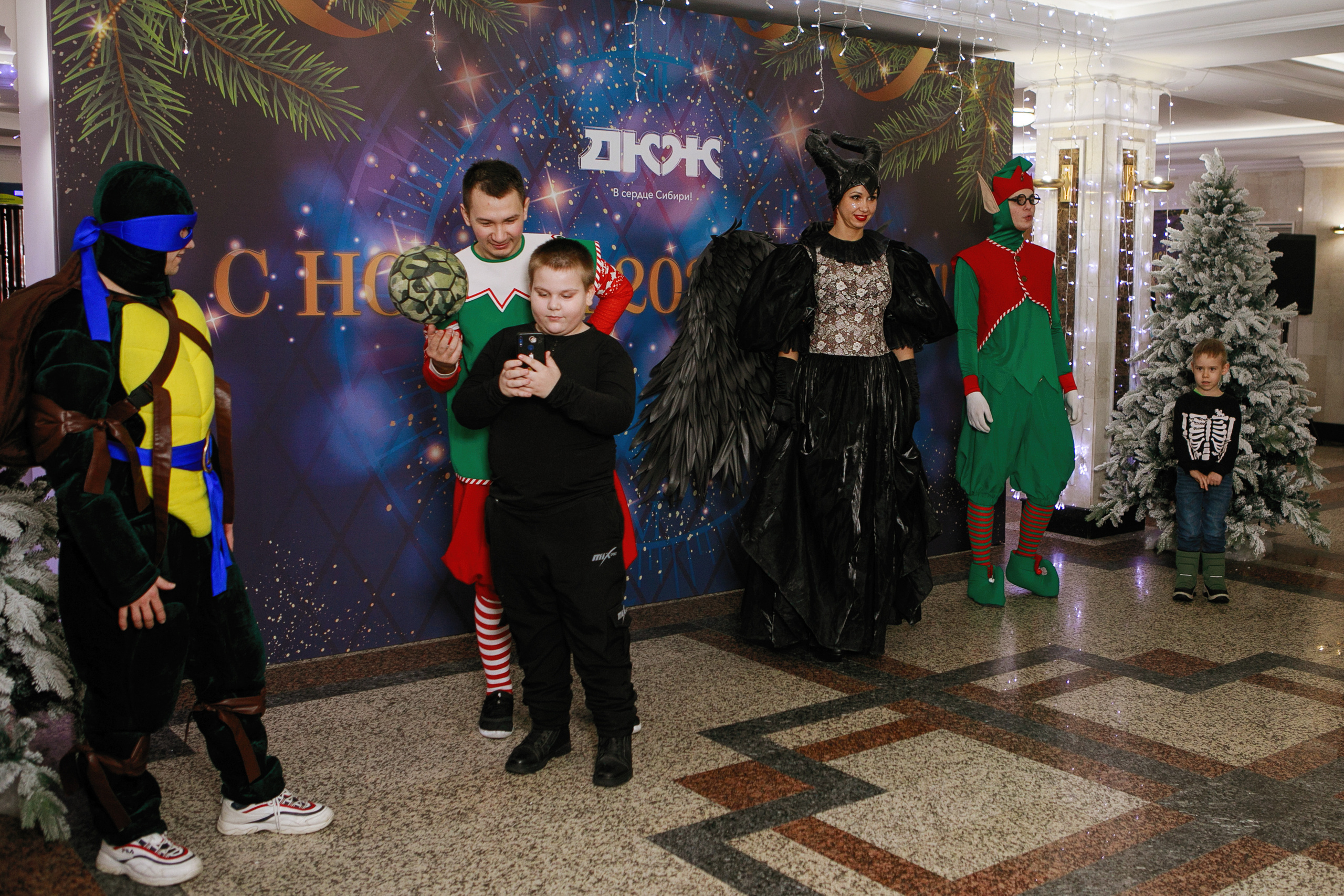 Ёлки новогодние в ДКЖ 2022. Фотомастерская Воробьевых