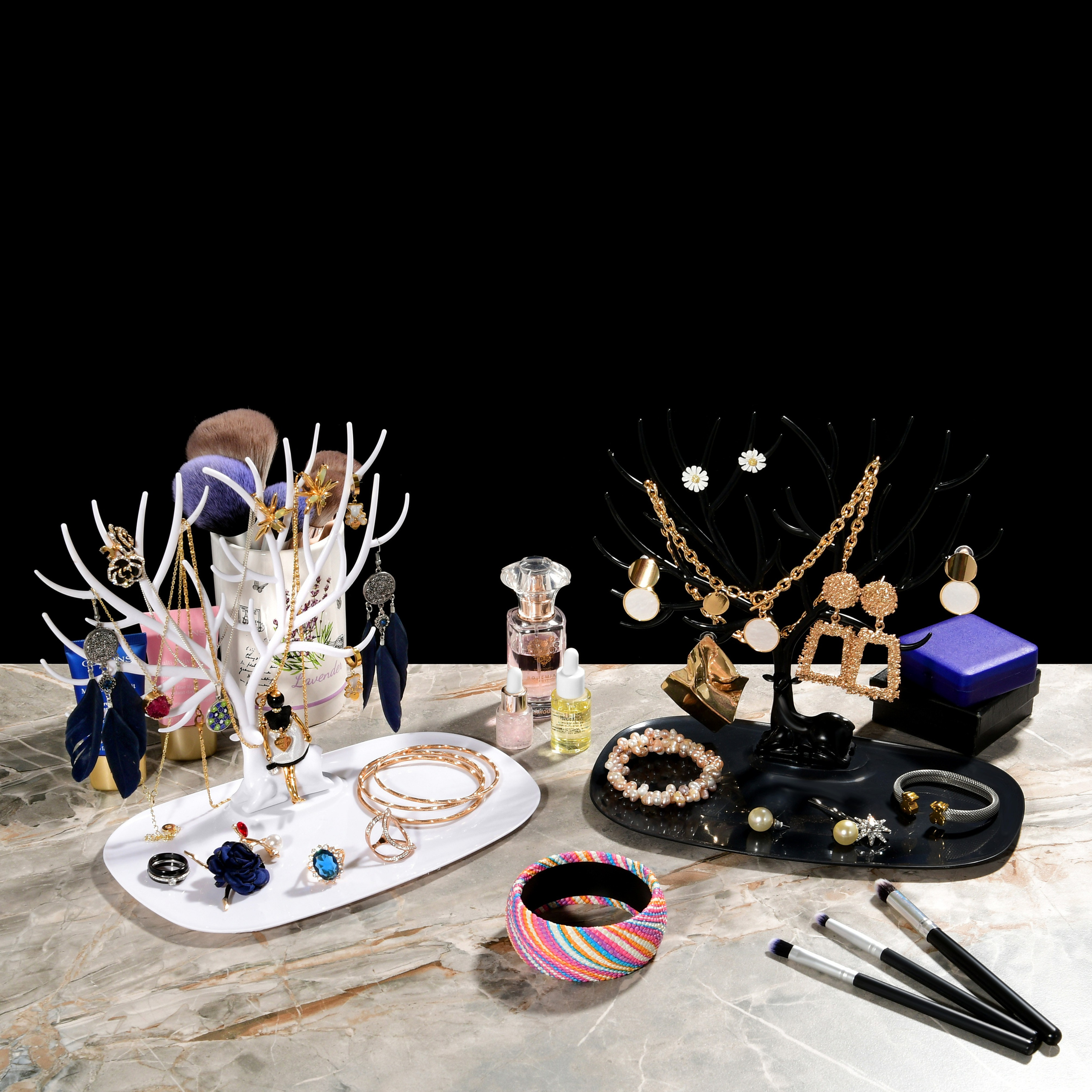 Съемка украшений. Фотосъемка ювелирных изделий и украшений в Москве. Предметная фотосъемка для маркетплейсов в Москве. Предметный фотограф Дмитрий Дрогунов