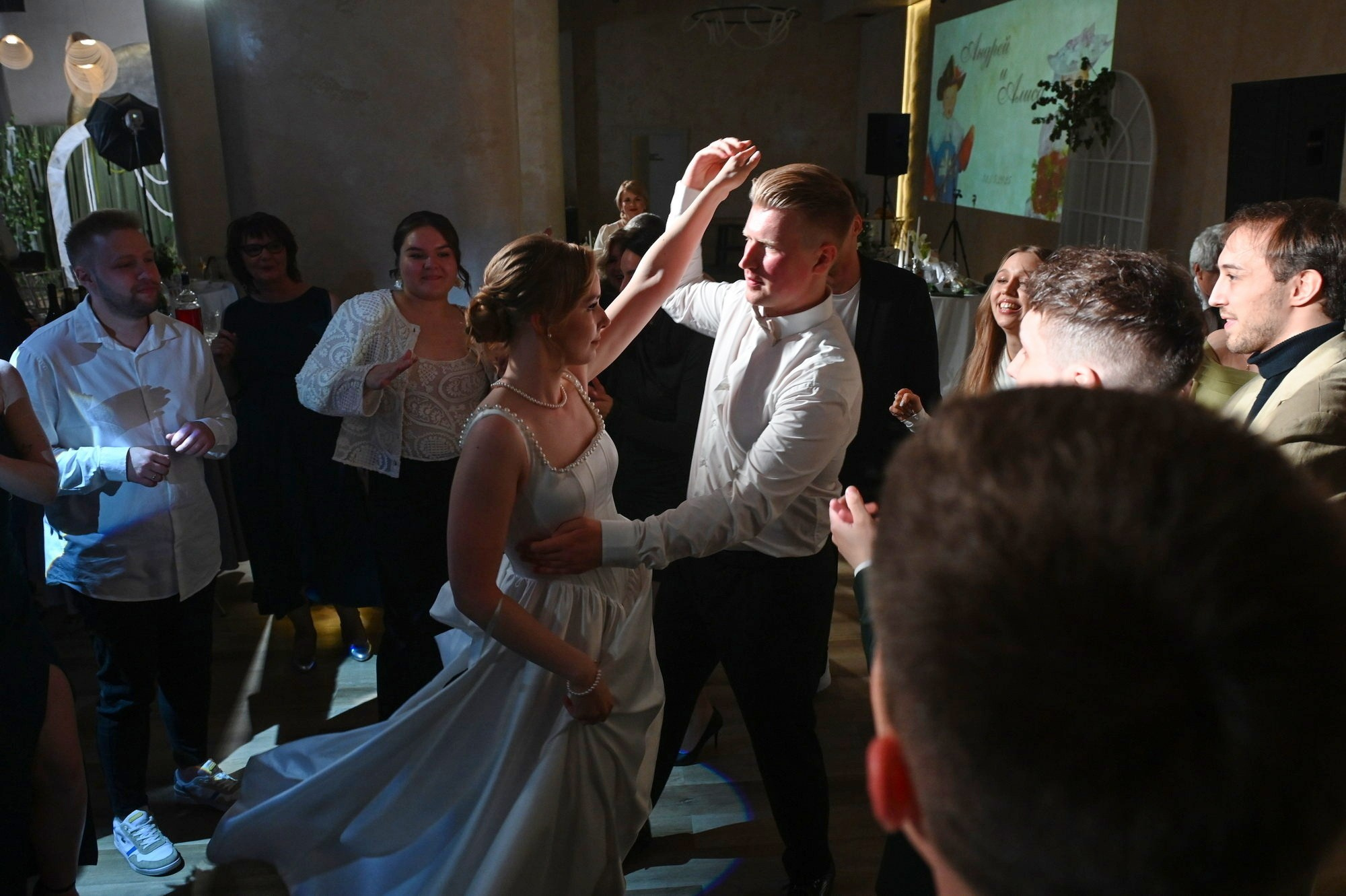 Фотожурналист на свадьбе: когда кадры становятся историей. Документальный фотограф Сергей Вдовин