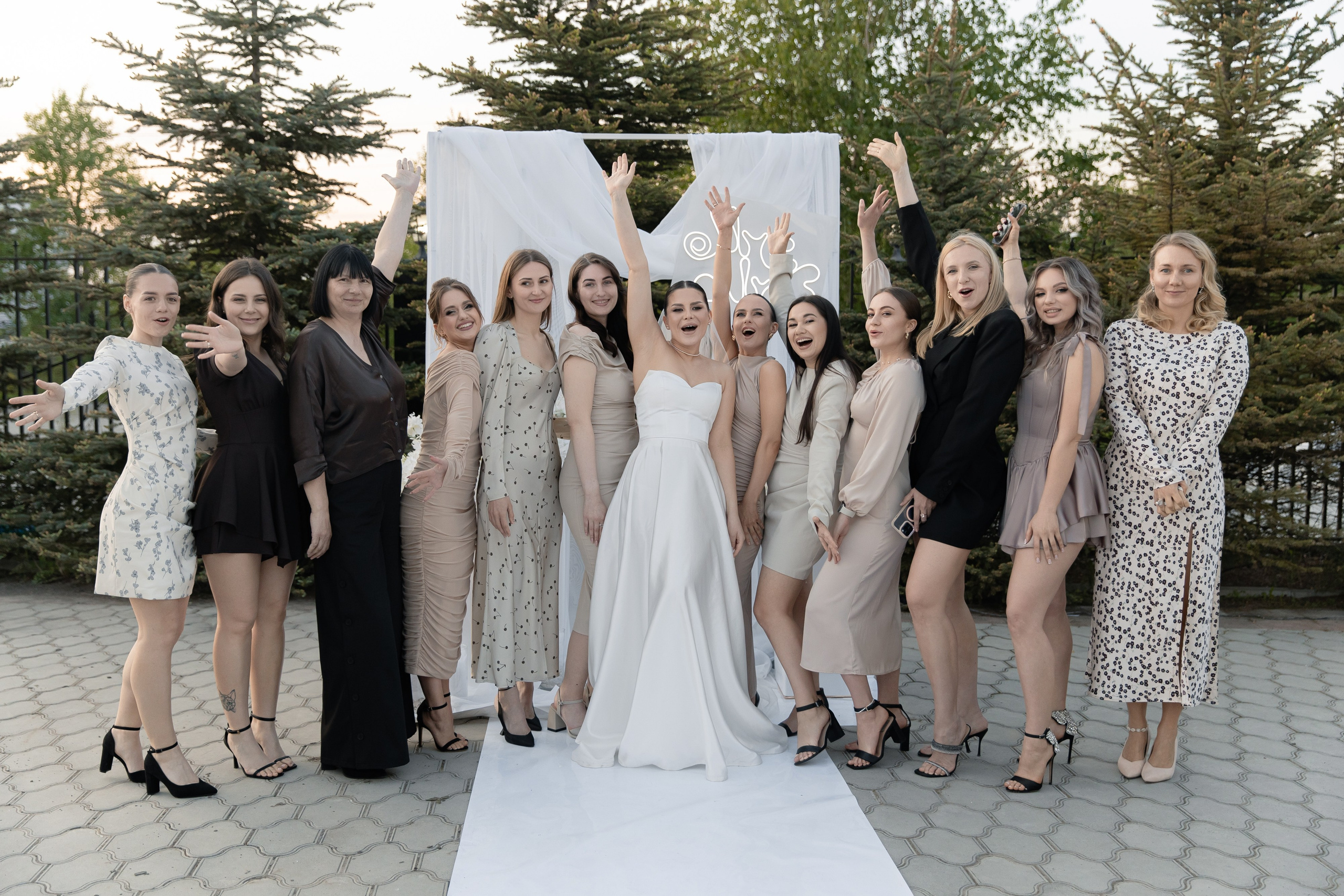 Я создаю профессиональные фотографии, которые сохраняют эмоции, детали и атмосферу вашего праздника. Свадебный фотограф во Владивостоке