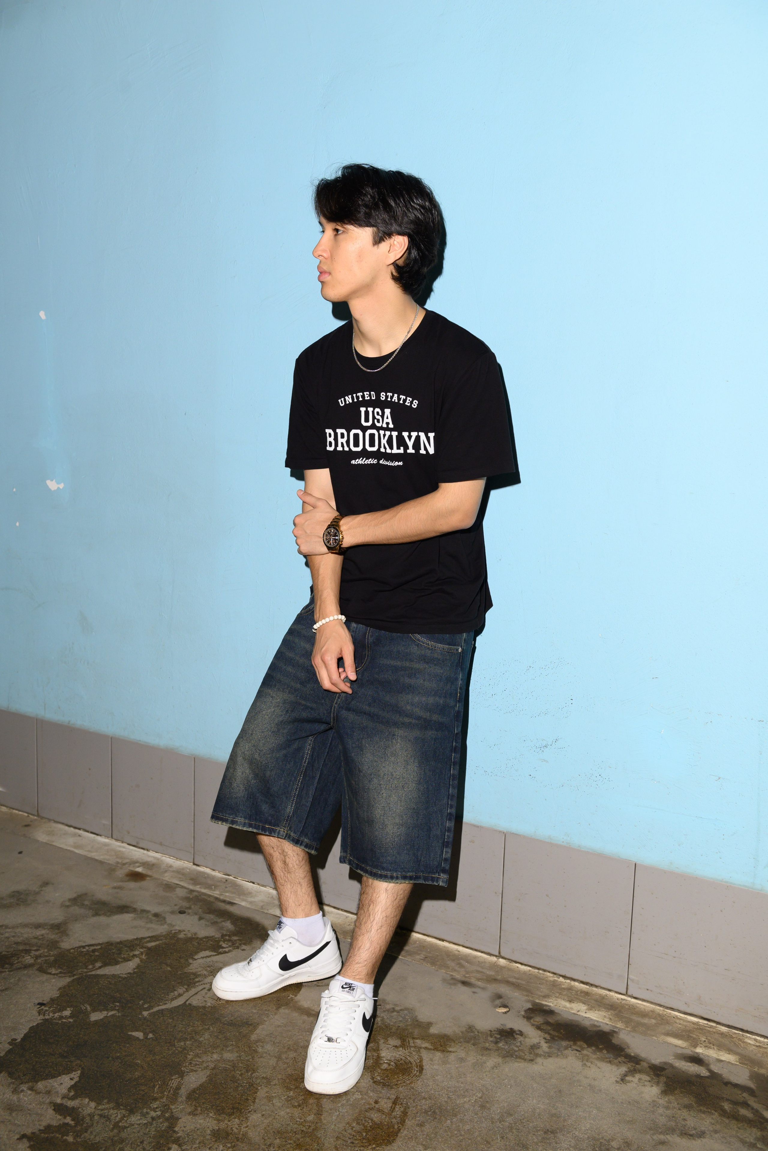 Контент-менеджер WB в магазине мужских джинсов. Фотограф Москва Настя Профотовна. Репортажные, свадебные и контент фотосессии