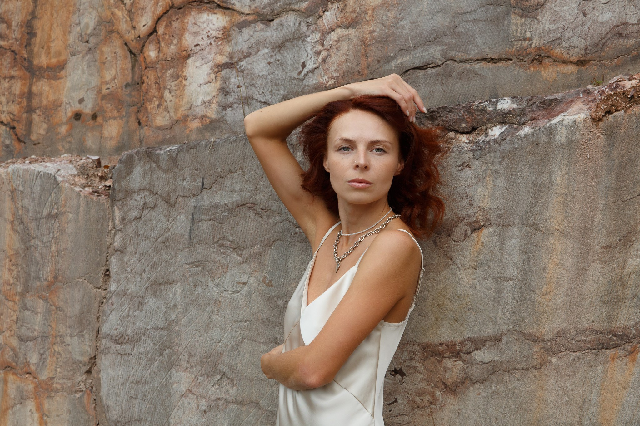 Бьюти портрет в карьере: эстетика мощи и нежности в одном кадре | Портретный фотограф Екатеринбург