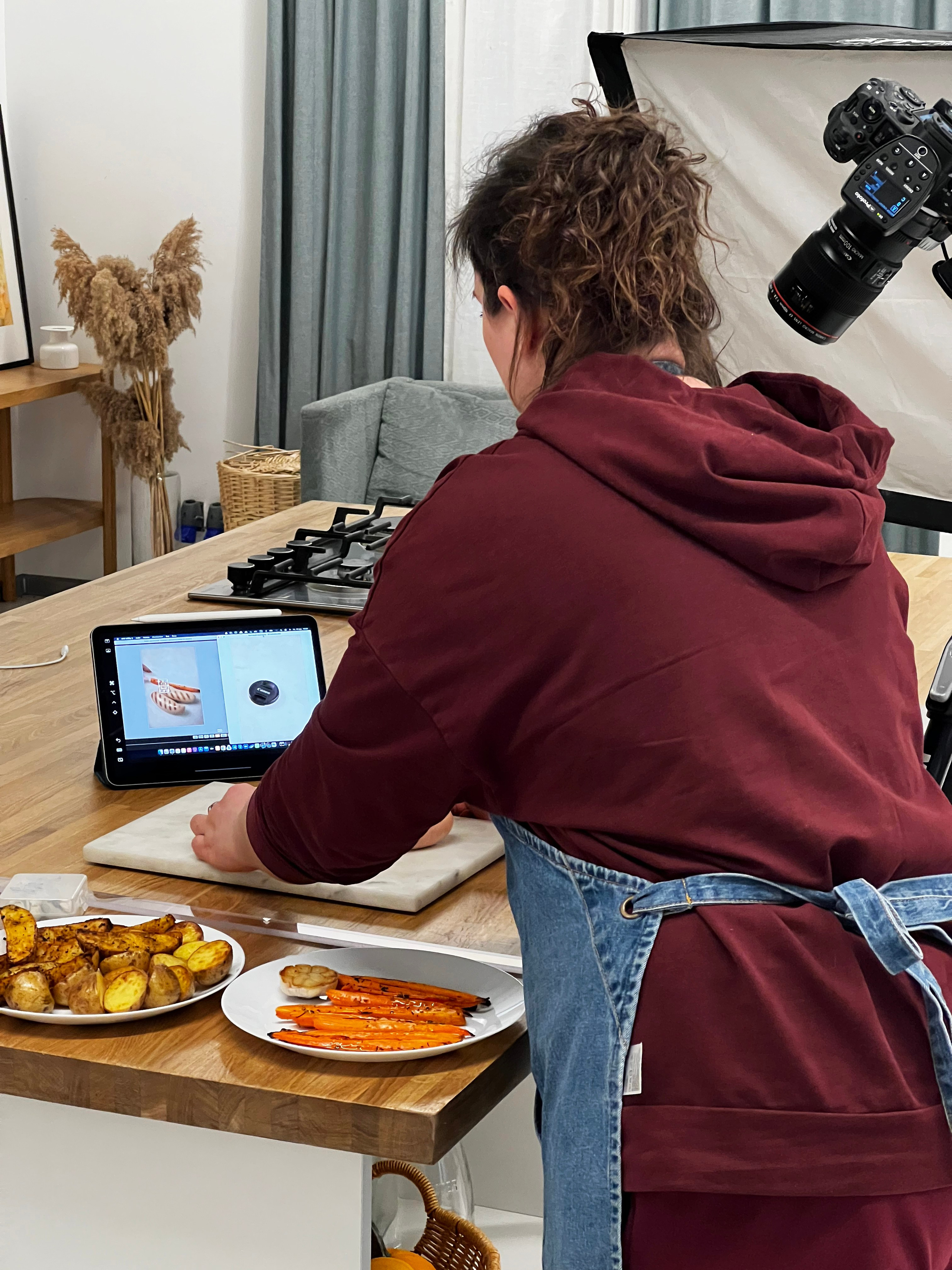 Кейсы, стоимость и backstage. Юлия Космо — фуд-фотограф, предметный стилист, Москва