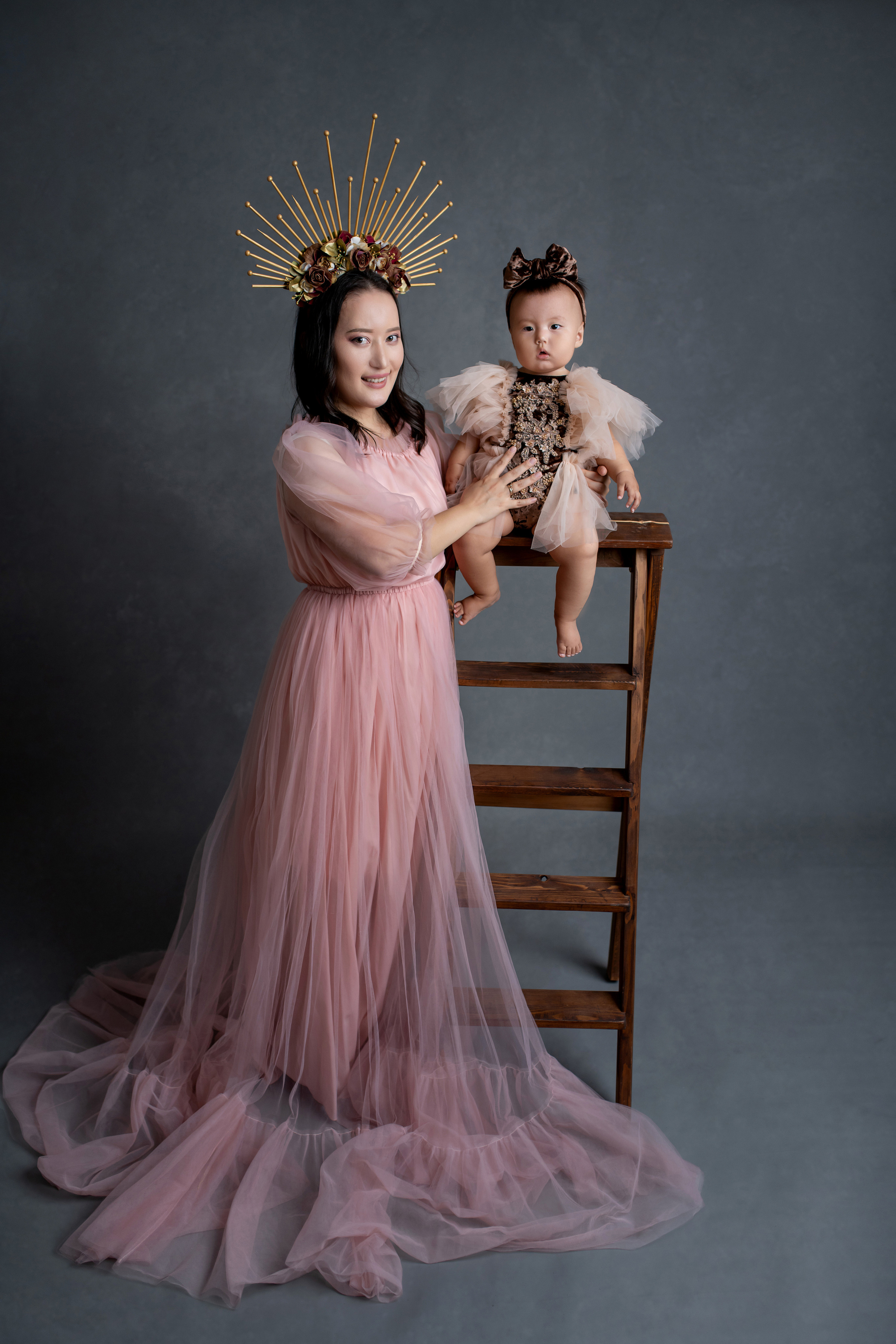 Портретная семейная фотосессия в студии. Творческая команда Ульяшевы, свадебная и семейная фотография. Кахахста