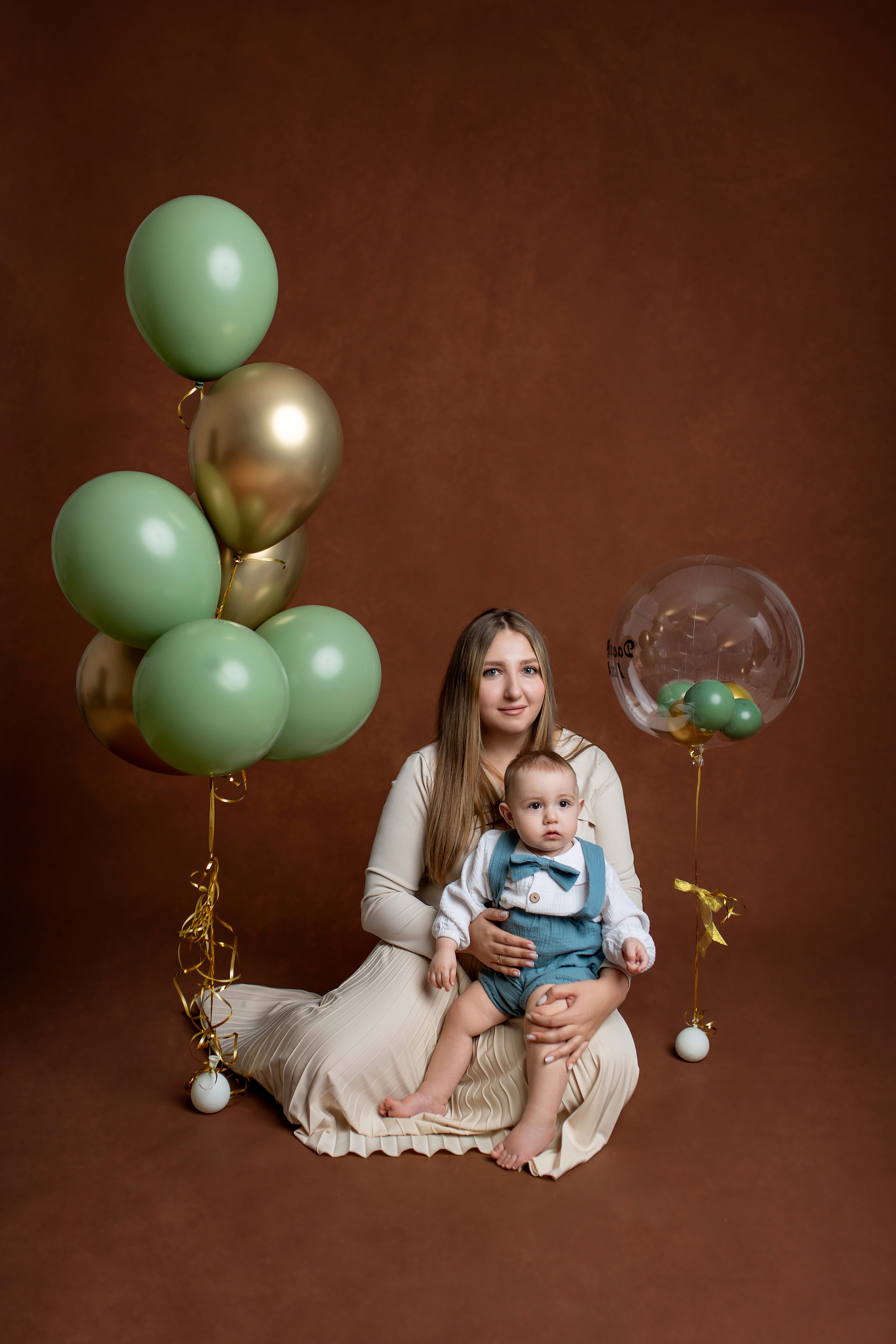 Портретная семейная фотосессия в студии. Творческая команда Ульяшевы, свадебная и семейная фотография. Кахахста