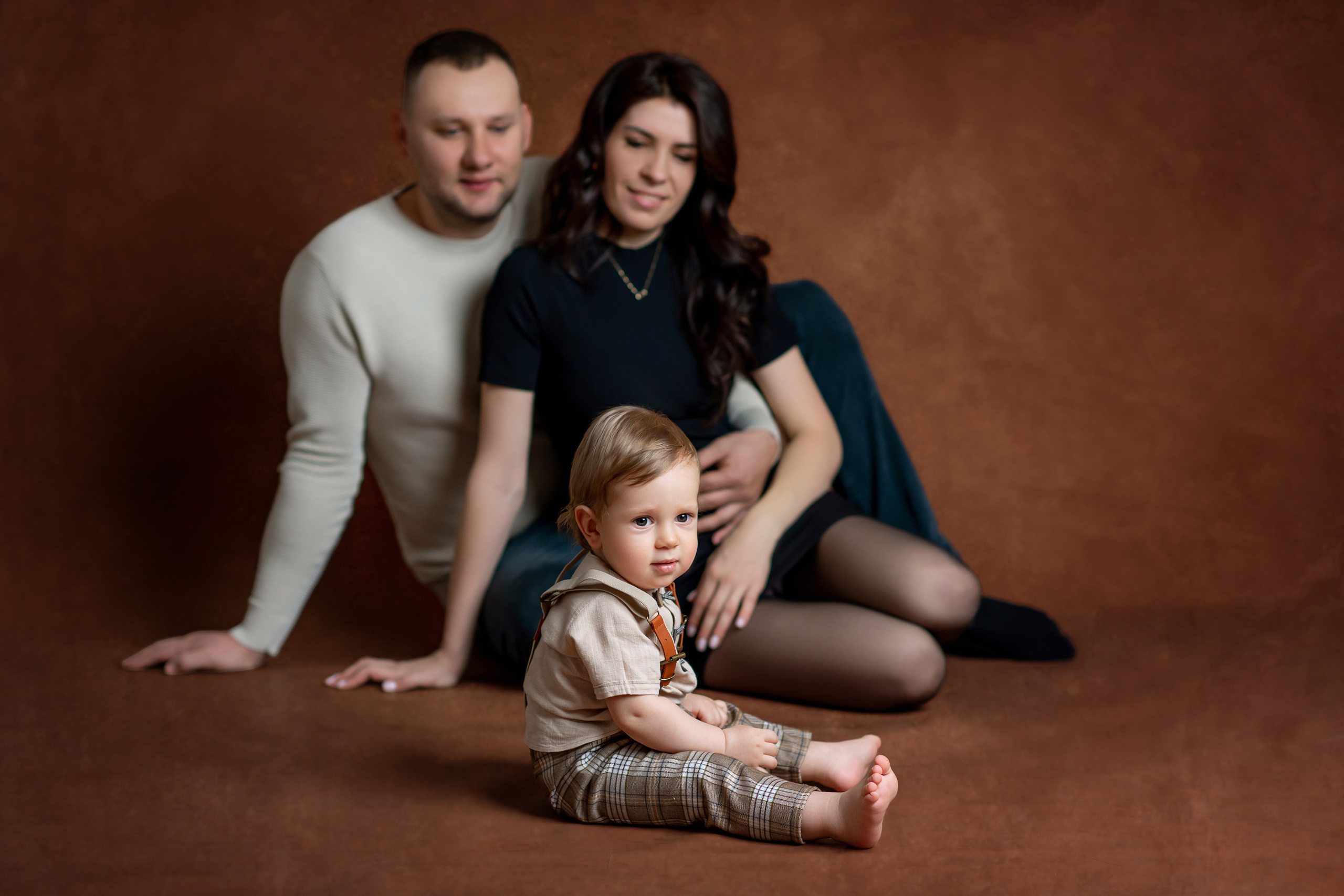 Портретная семейная фотосессия в студии. Творческая команда Ульяшевы, свадебная и семейная фотография. Кахахста