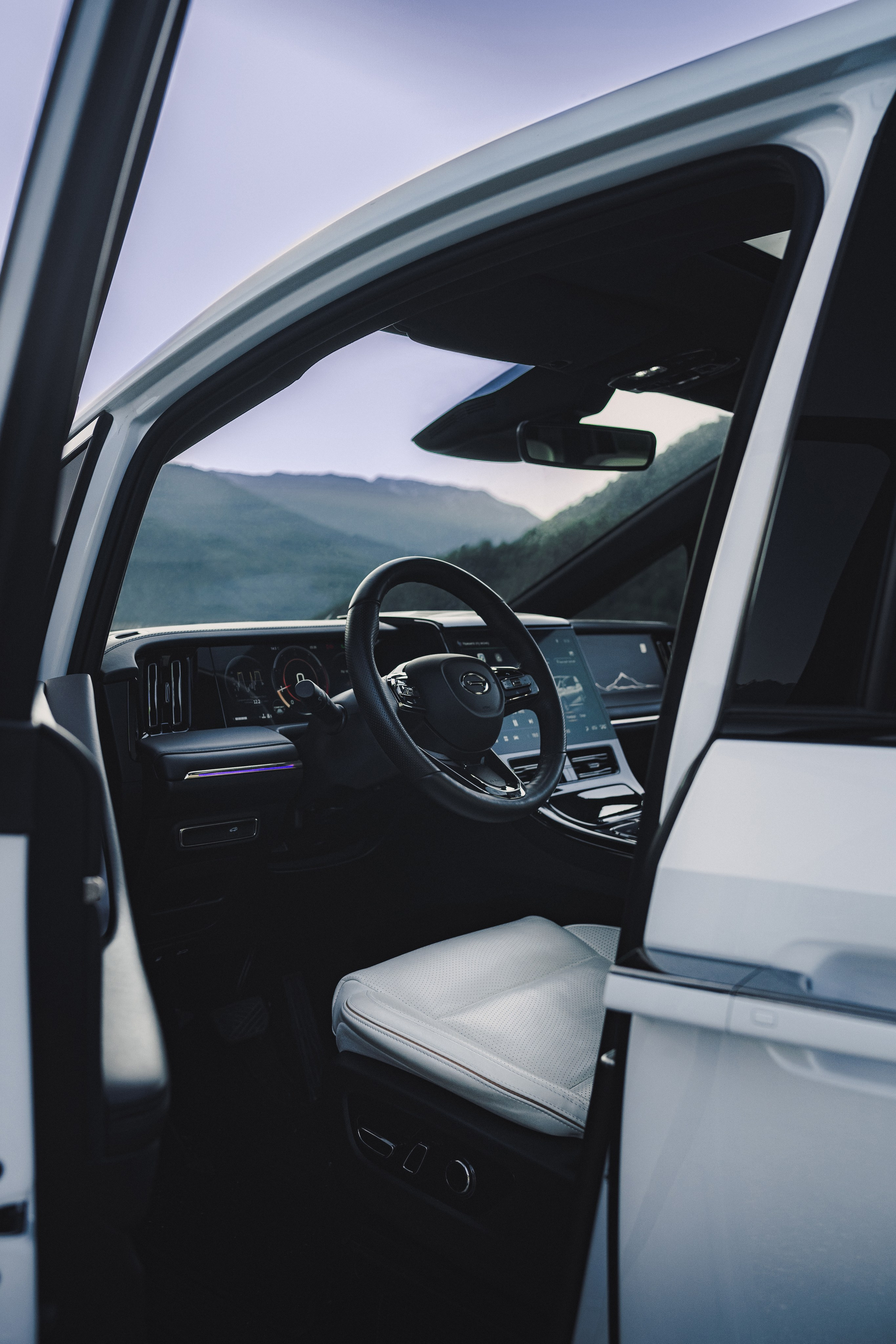 Сотрудничество с GAC Motor. Флагманы модельного ряда 2025: M8 & GS8 Dragon HEV. Фотограф Илья К. в Москве