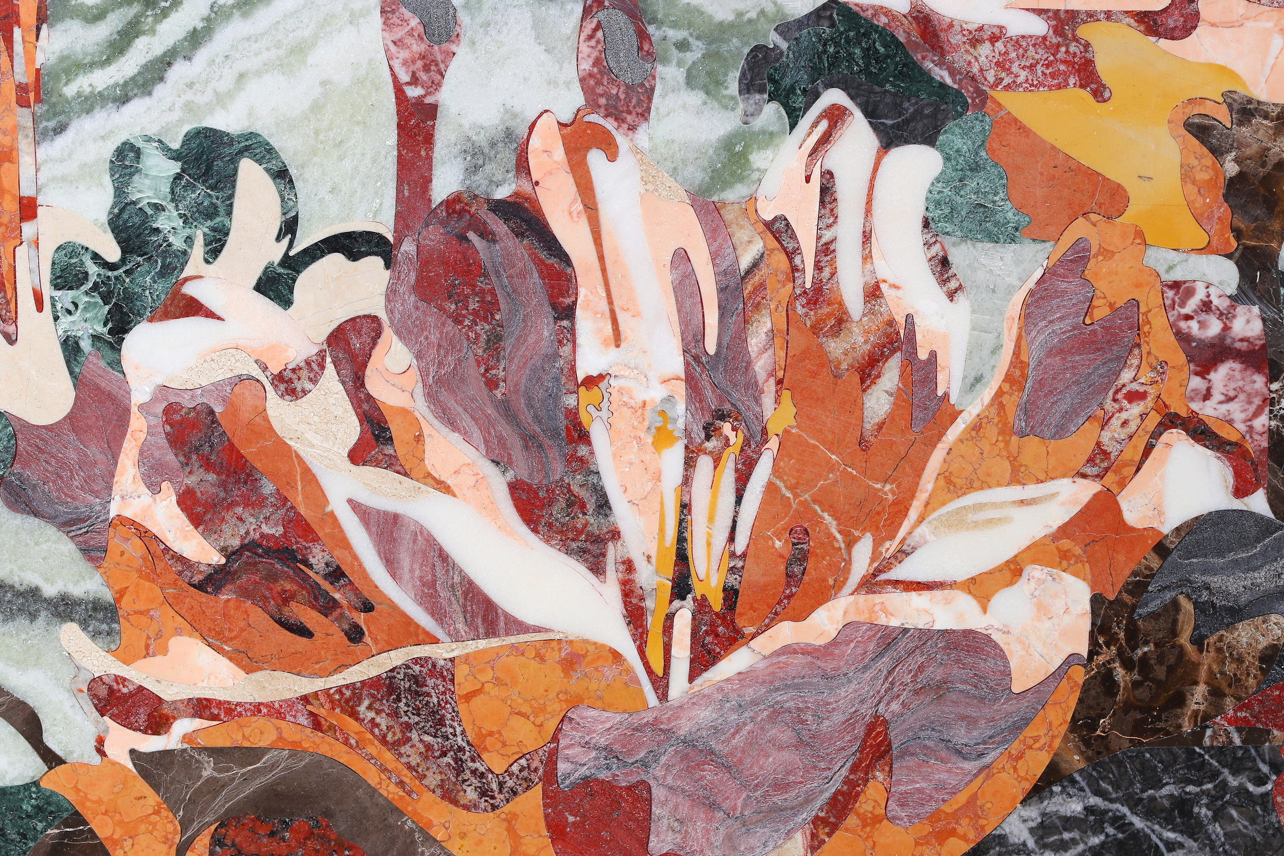 Мозаика из камня сделанная из натурального и полудрагоценного камня.