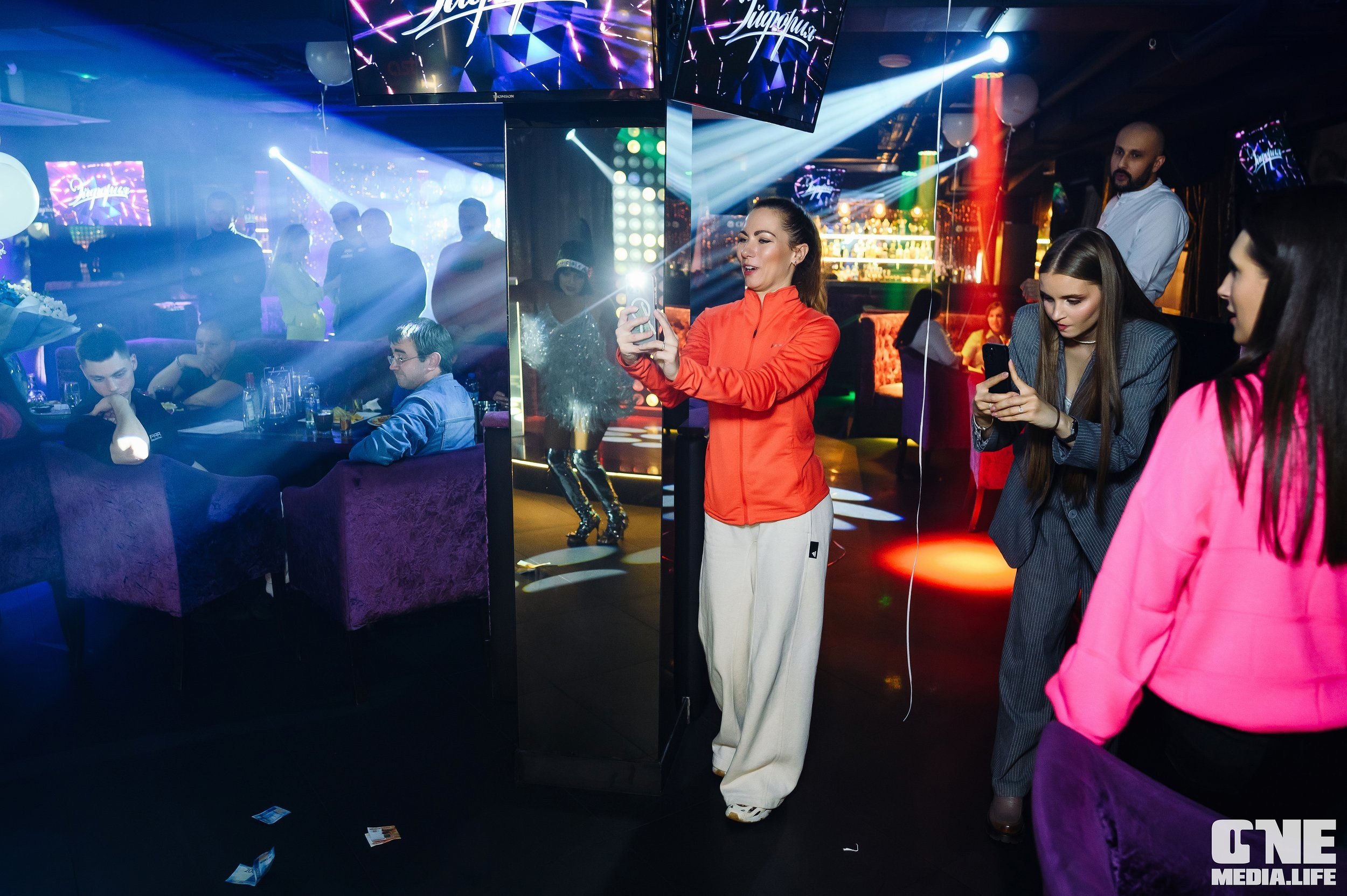 Фоторепортаж из караоке-клуба Эйфория. One Media Life: фоторепортажи, фотоотчеты с мероприятий и заведений
