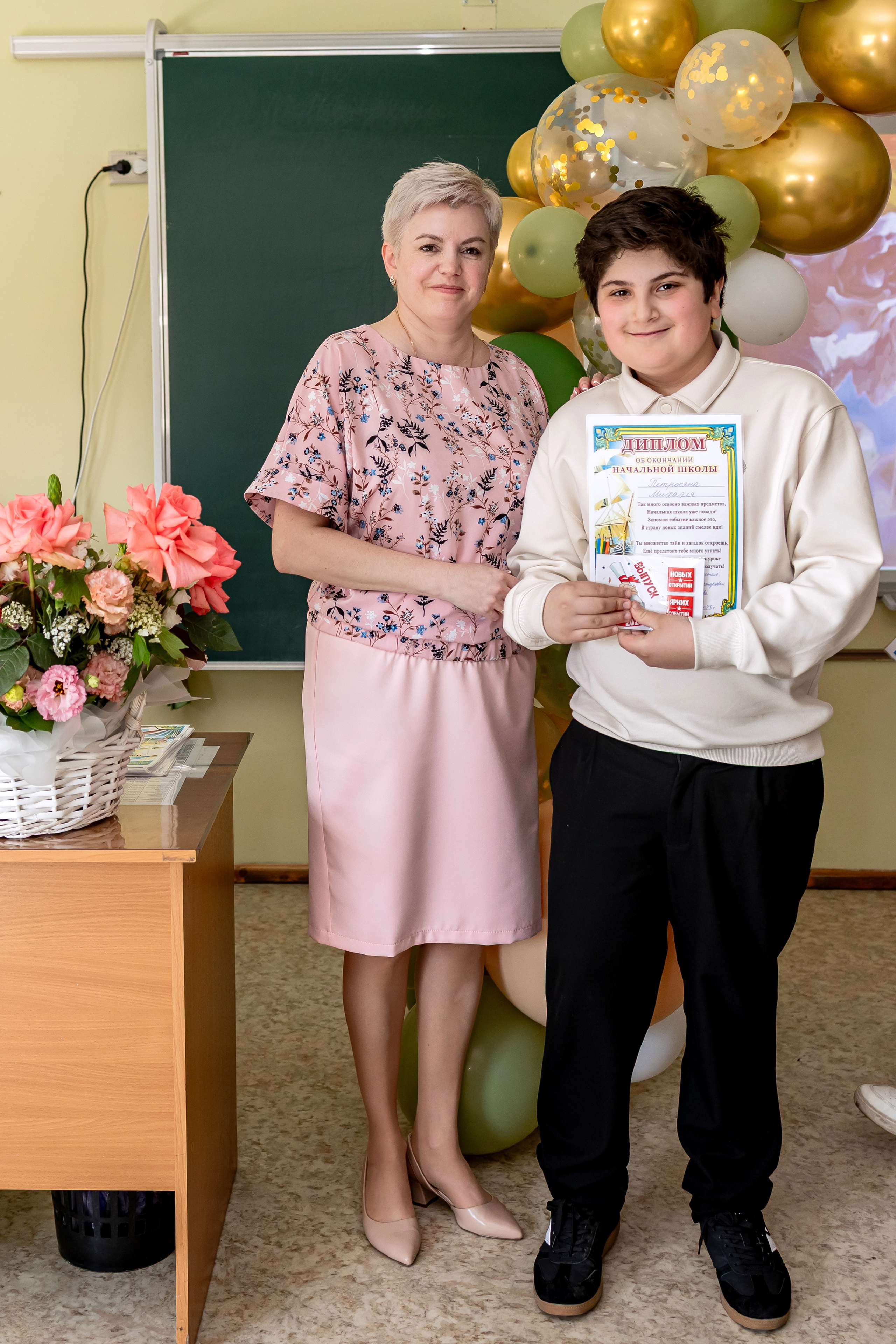 Выпускной в начальной школе в классе. Фотограф и видеограф Москва. Свадебный фотограф, видеограф. Выпускные альбомы. Оживающие альбомы