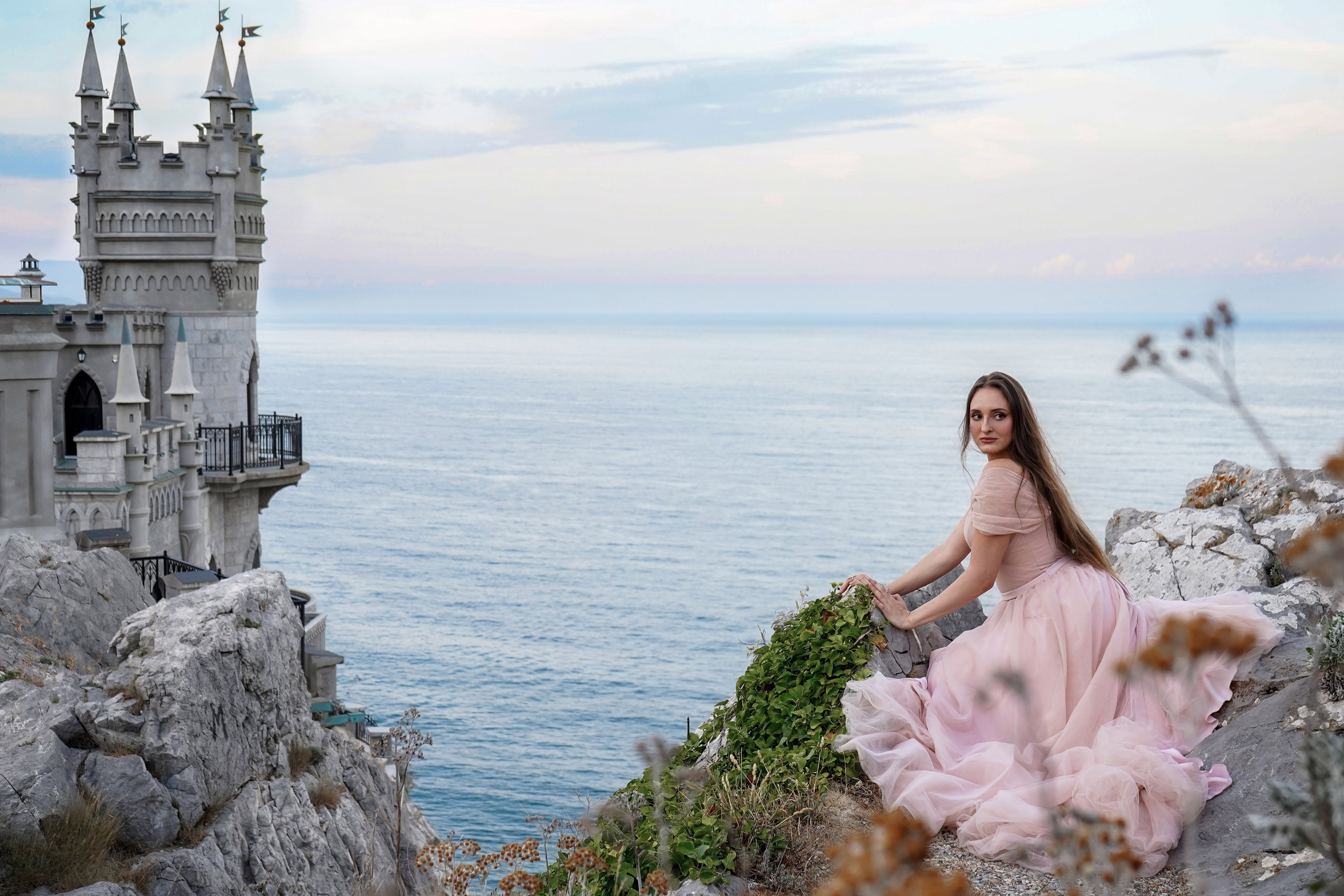 Женская фотосессия с Карелией на Ласточкином гнезде в Крыму. Свадебный фотограф в Ростове-на-Дону. Таинство Крещения и Венчания, семейные фотосессии. Алёна Чёботова