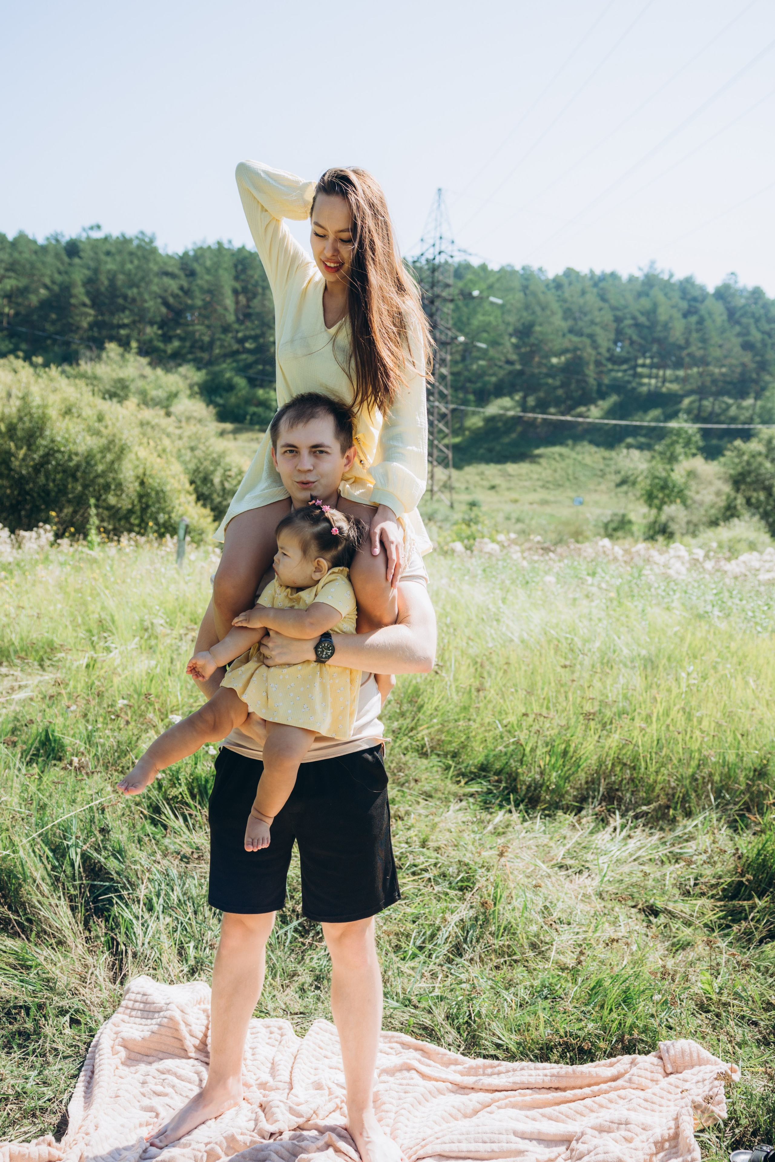Семейная съёмка в поле. Свадебный, семейный фотограф в Иркутске Светлана Макаричева