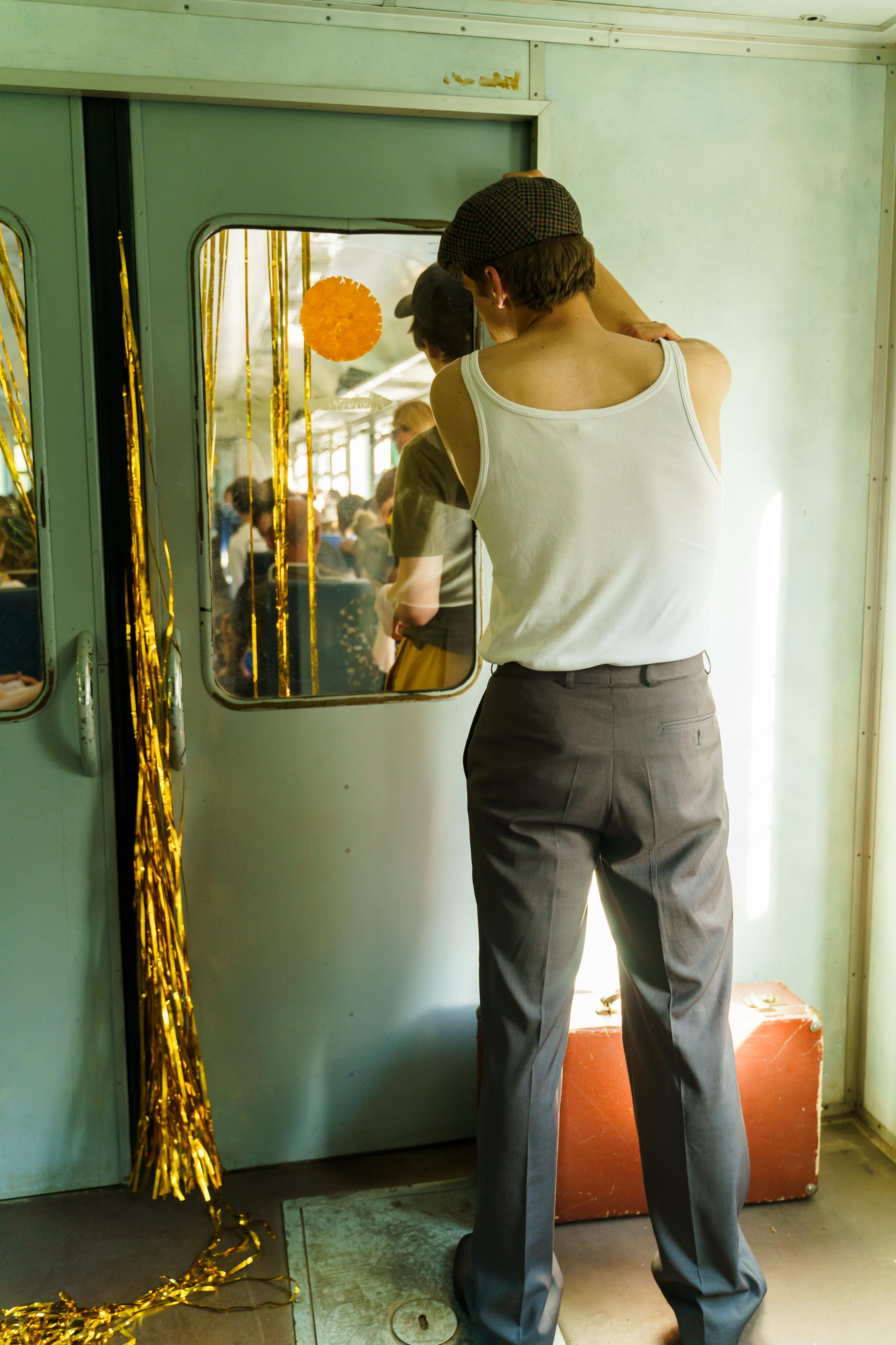 «Старухи» — спектакль-променад по мотивам произведений Д. Хармса. Фотограф Анастасия Арланцева