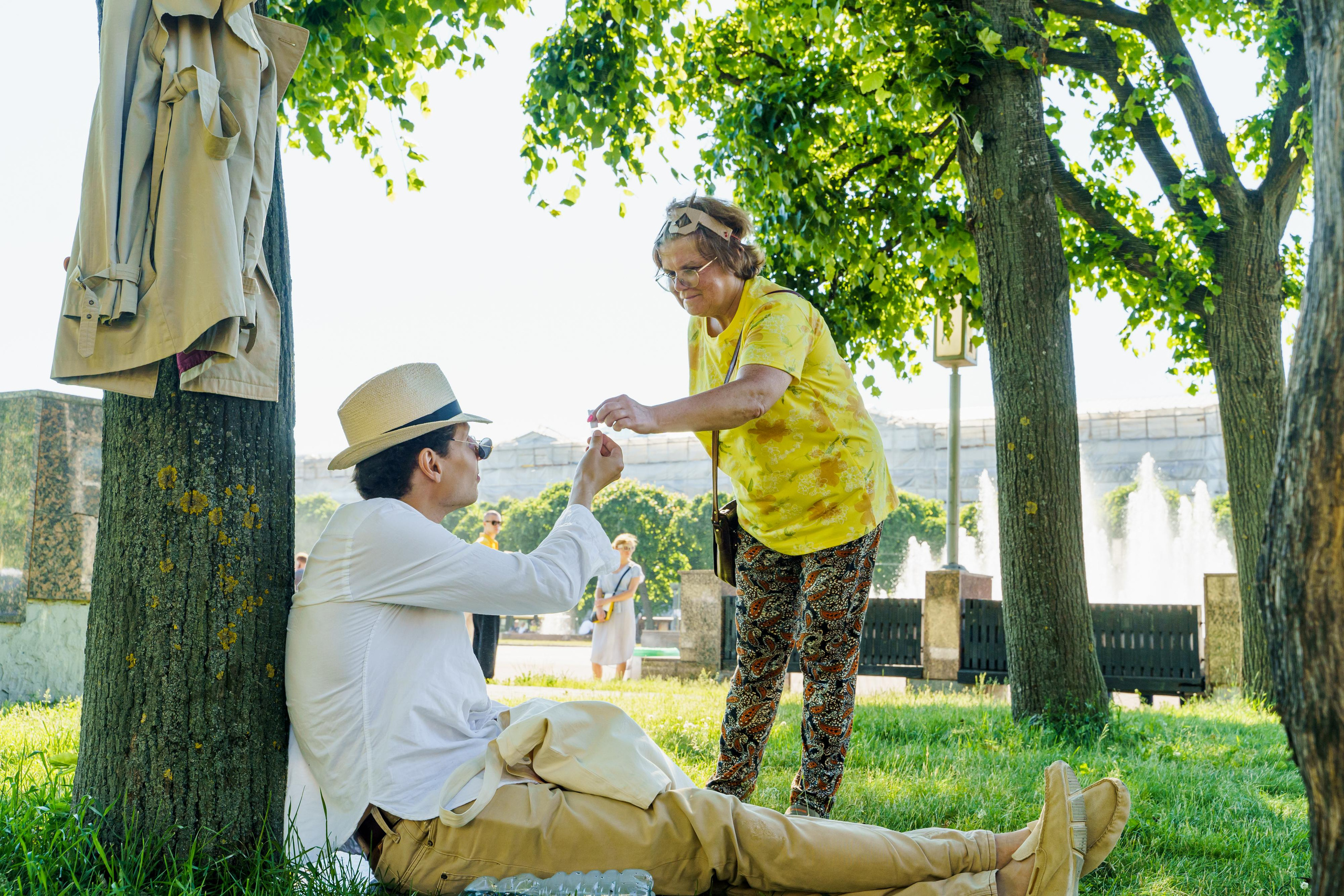 «Старухи» — спектакль-променад по мотивам произведений Д. Хармса. Фотограф Анастасия Арланцева