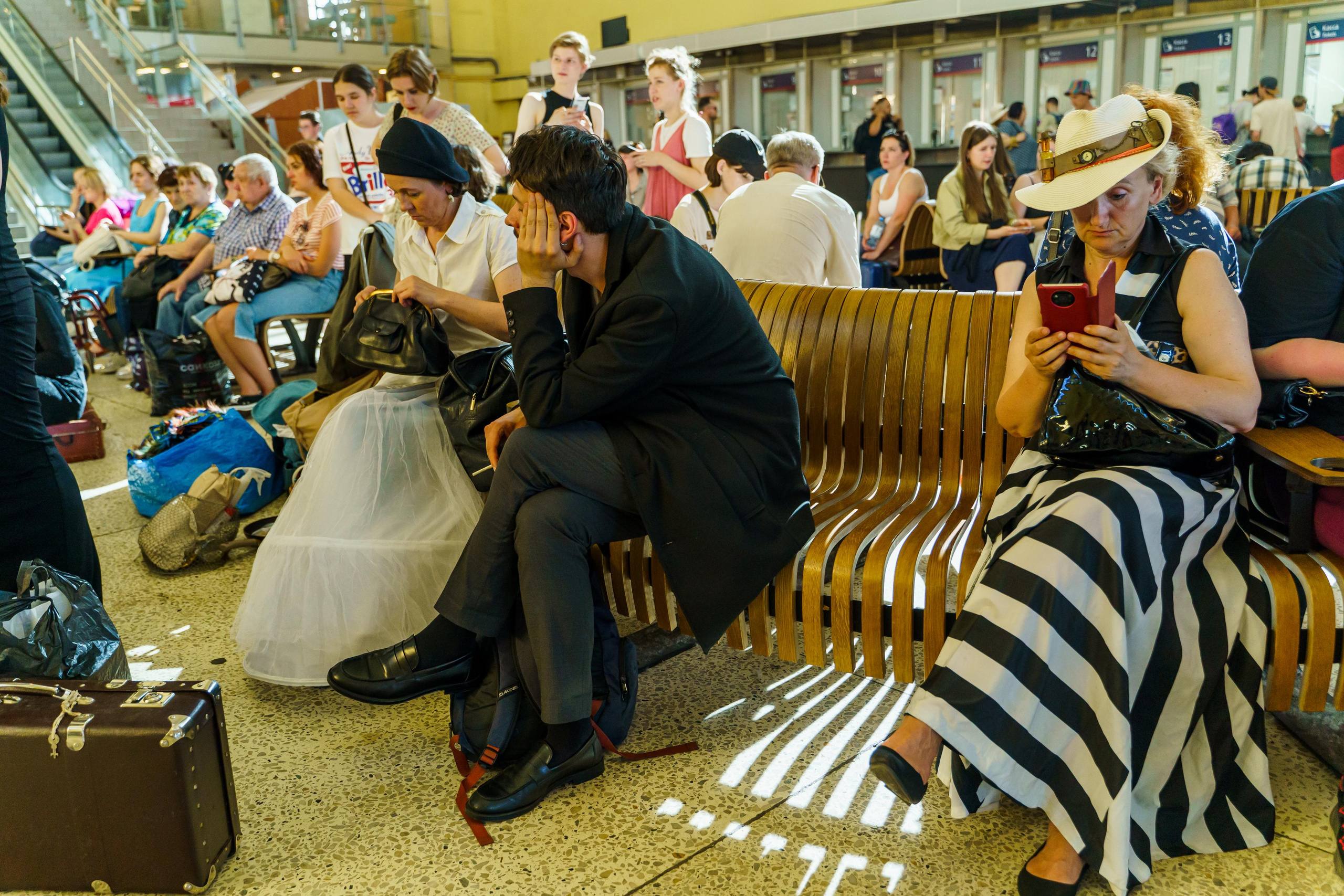 «Старухи» — спектакль-променад по мотивам произведений Д. Хармса. Фотограф Анастасия Арланцева
