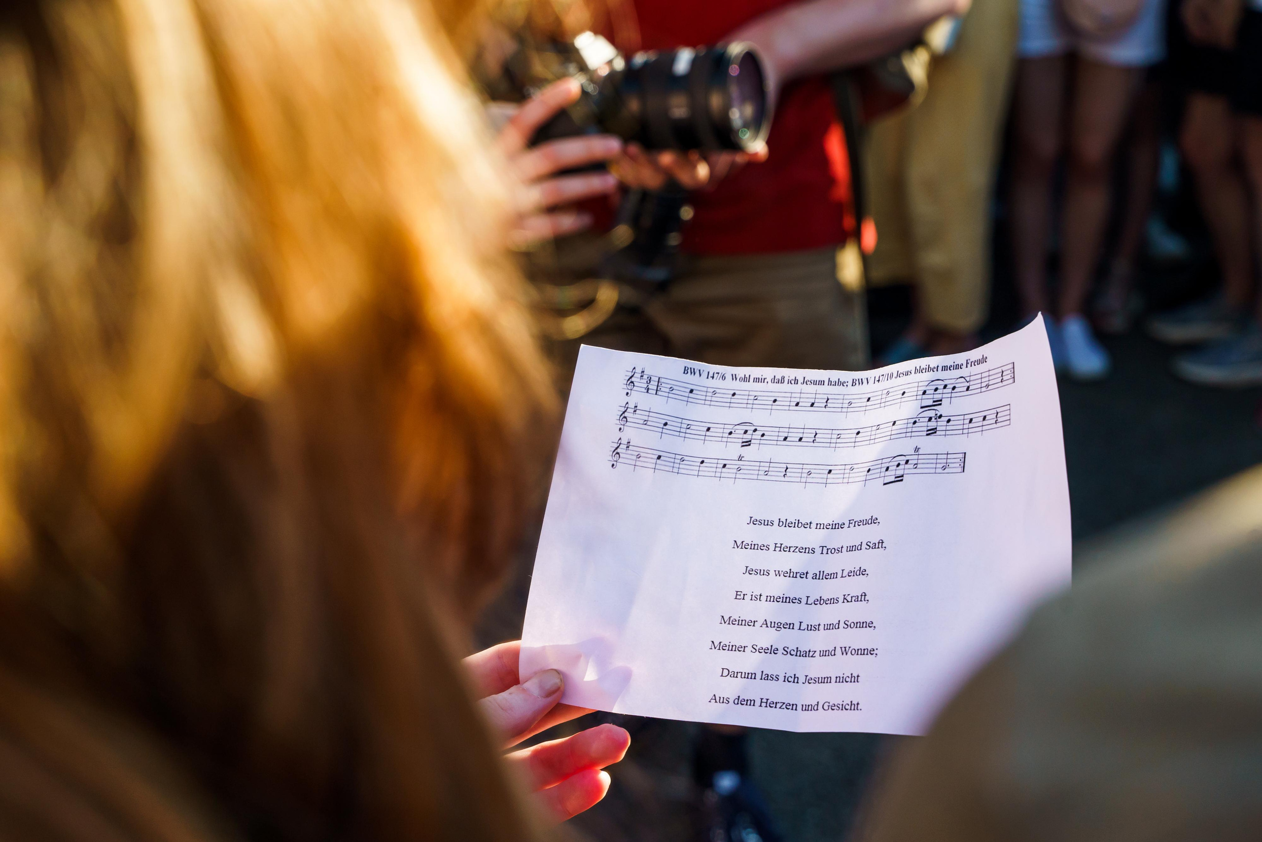 «Старухи» — спектакль-променад по мотивам произведений Д. Хармса. Фотограф Анастасия Арланцева