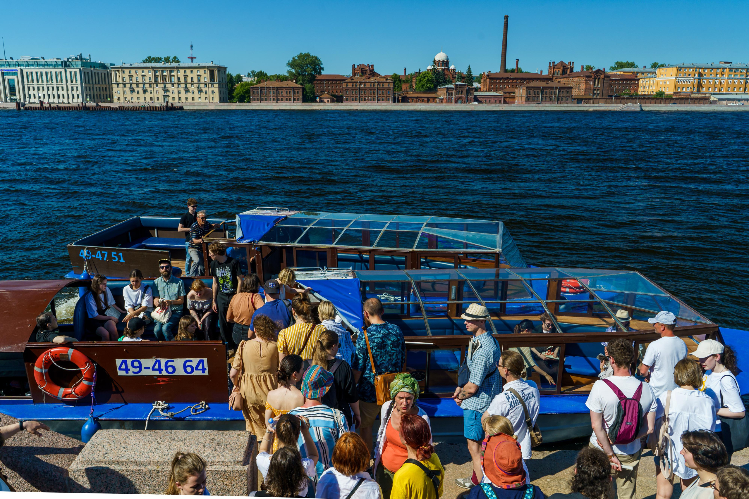 «Старухи» — спектакль-променад по мотивам произведений Д. Хармса. Фотограф Анастасия Арланцева