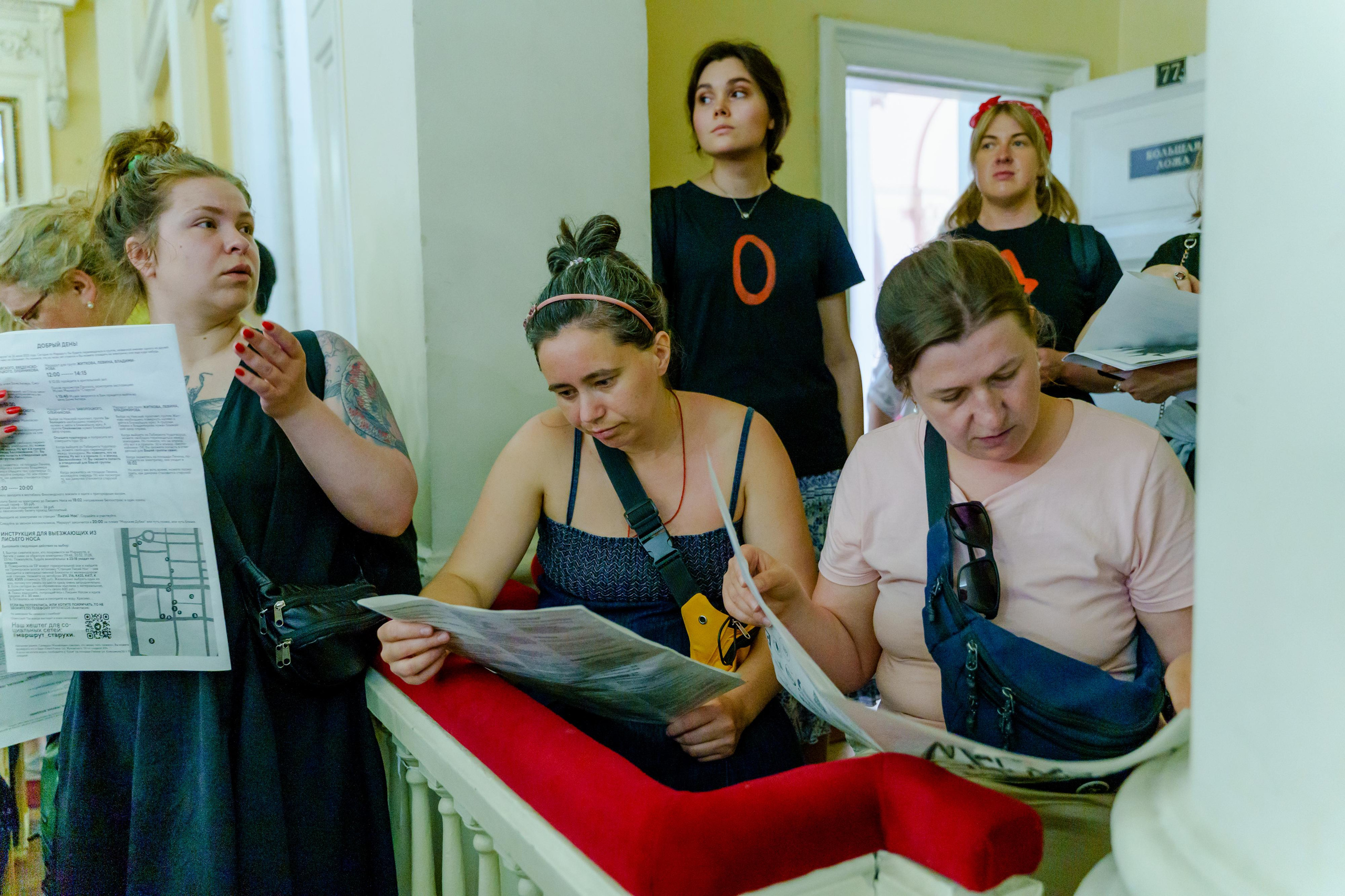 «Старухи» — спектакль-променад по мотивам произведений Д. Хармса. Фотограф Анастасия Арланцева