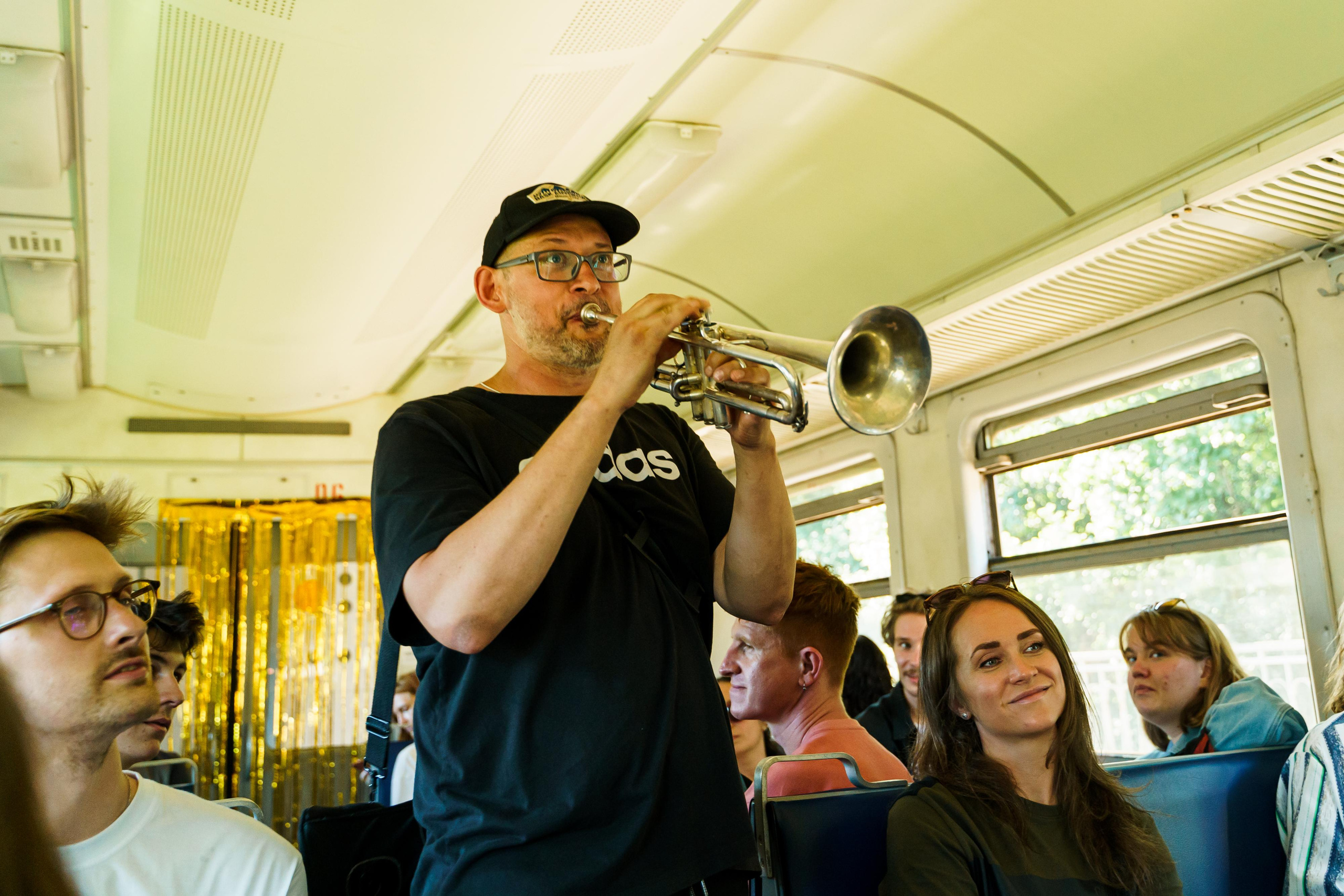 «Старухи» — спектакль-променад по мотивам произведений Д. Хармса. Фотограф Анастасия Арланцева
