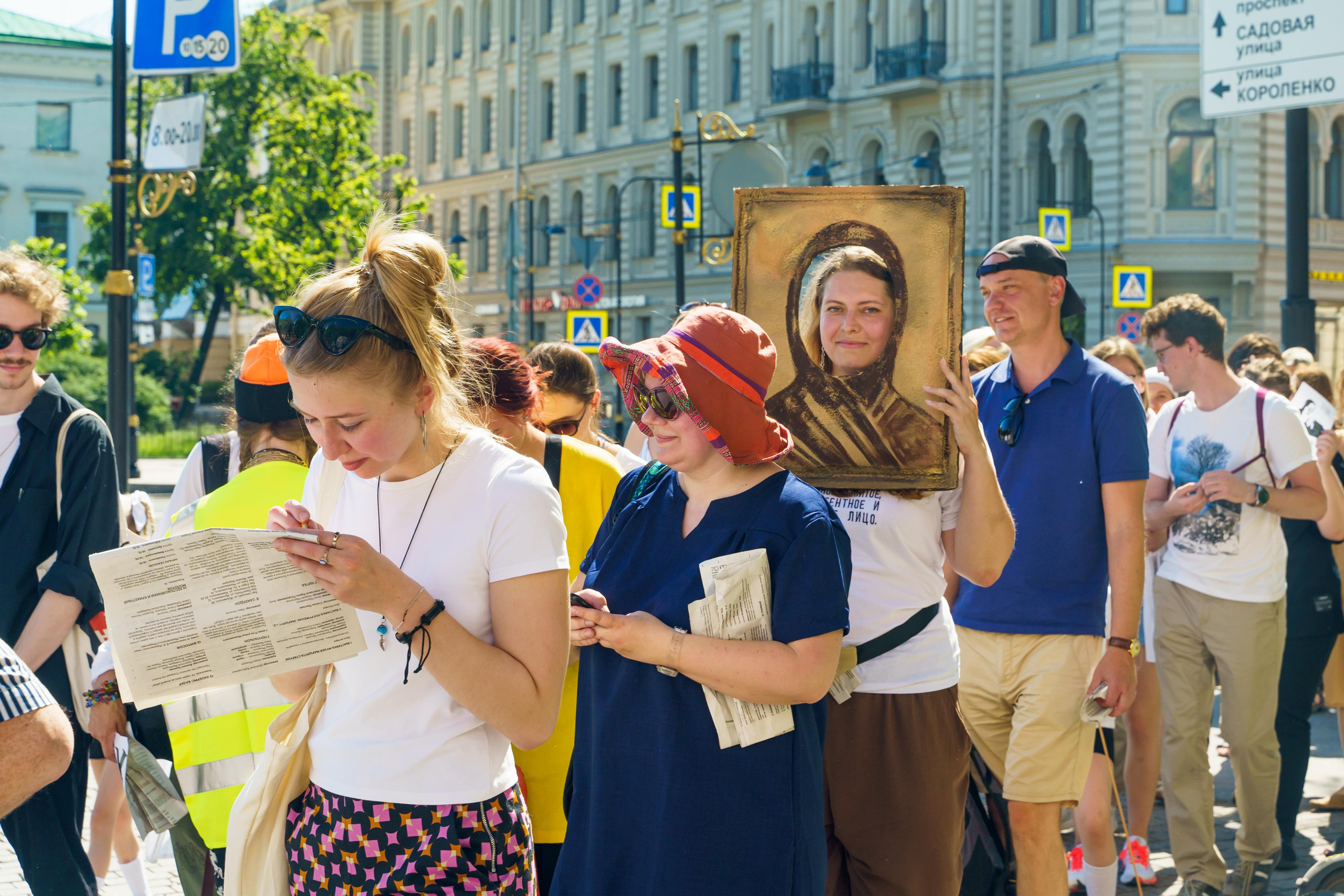 «Старухи» — спектакль-променад по мотивам произведений Д. Хармса. Фотограф Анастасия Арланцева