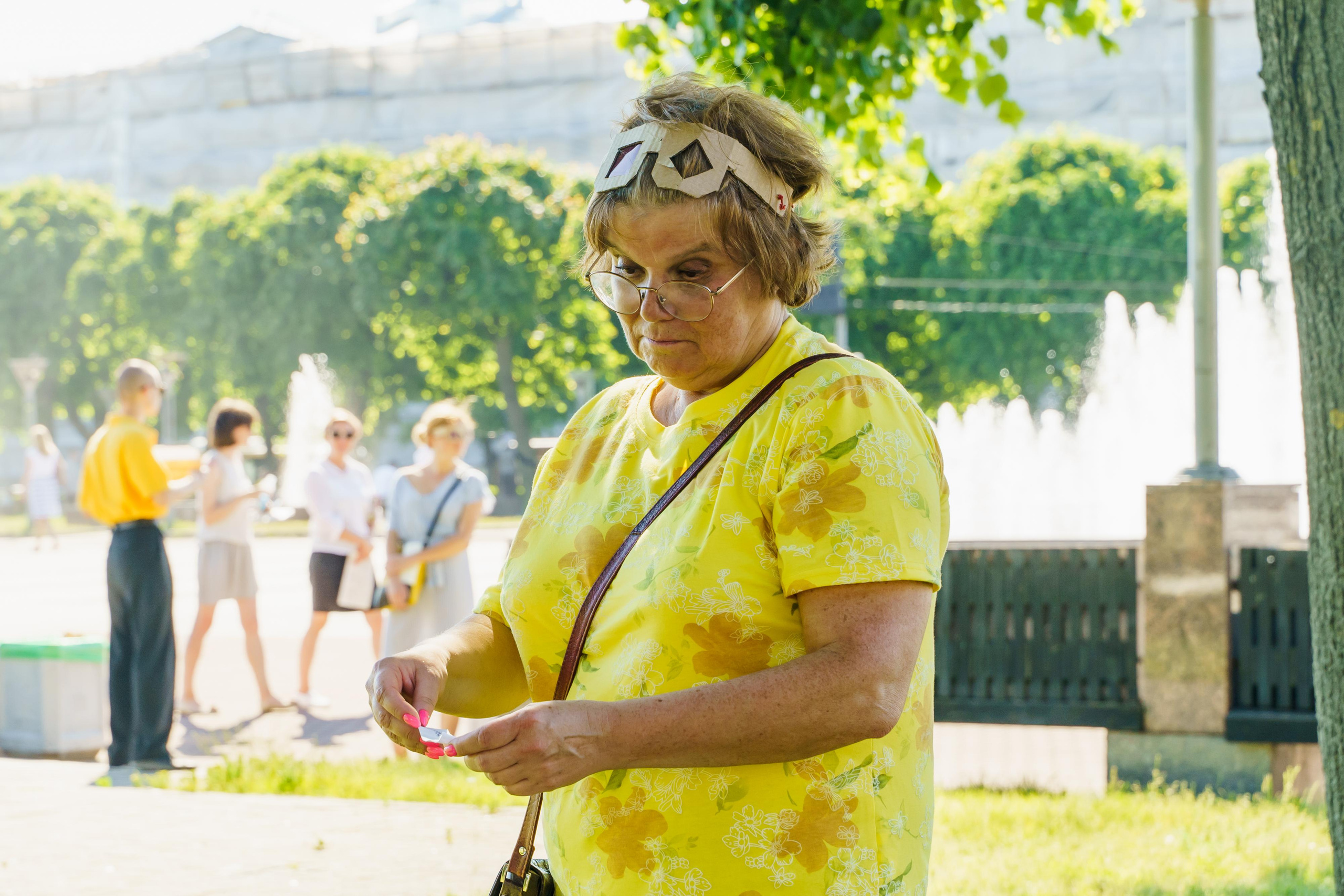 «Старухи» — спектакль-променад по мотивам произведений Д. Хармса. Фотограф Анастасия Арланцева