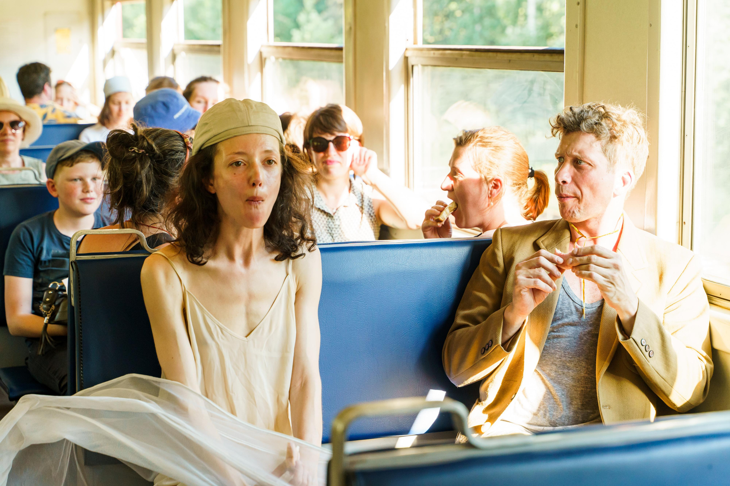 «Старухи» — спектакль-променад по мотивам произведений Д. Хармса. Фотограф Анастасия Арланцева