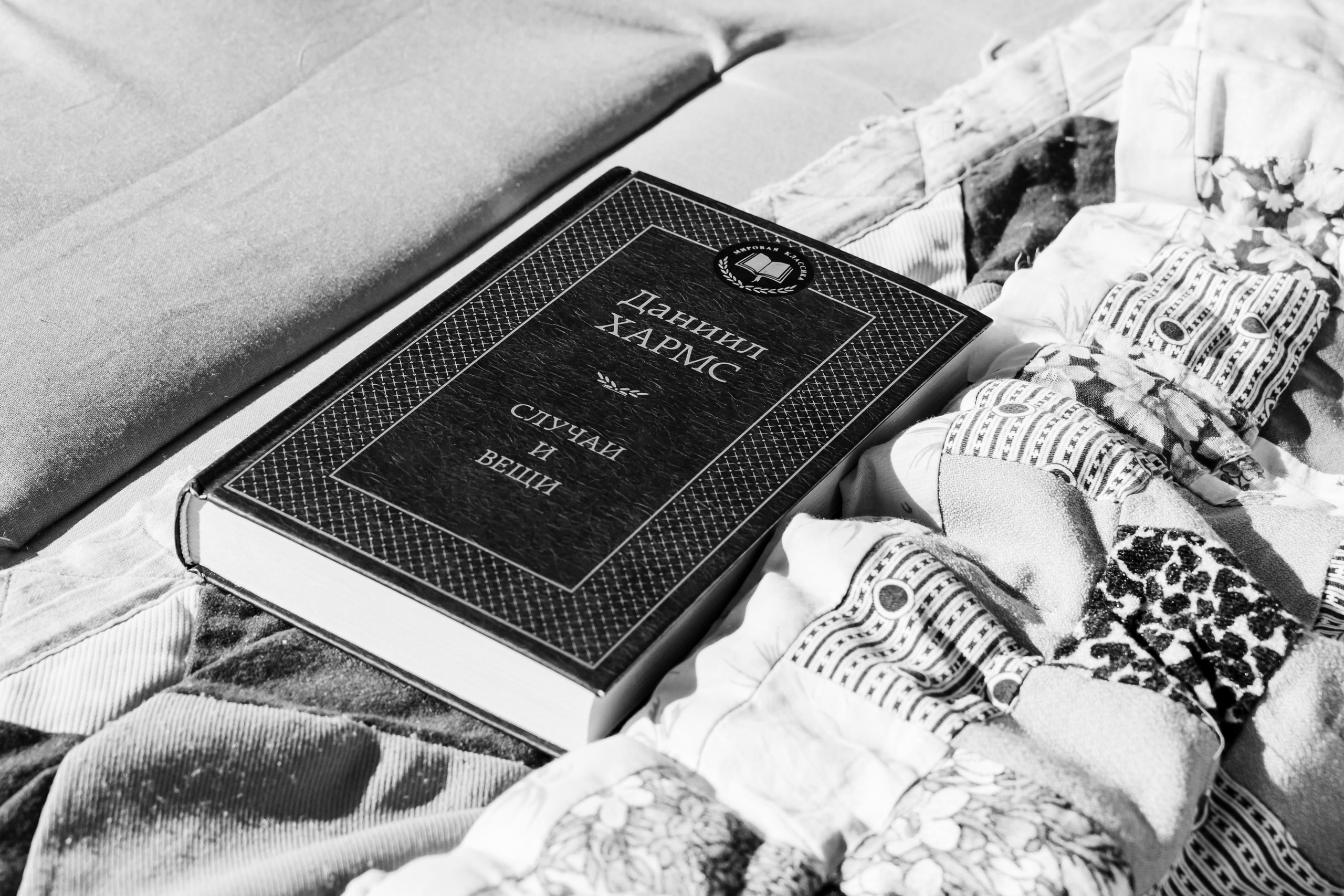 «Старухи» — спектакль-променад по мотивам произведений Д. Хармса. Фотограф Анастасия Арланцева