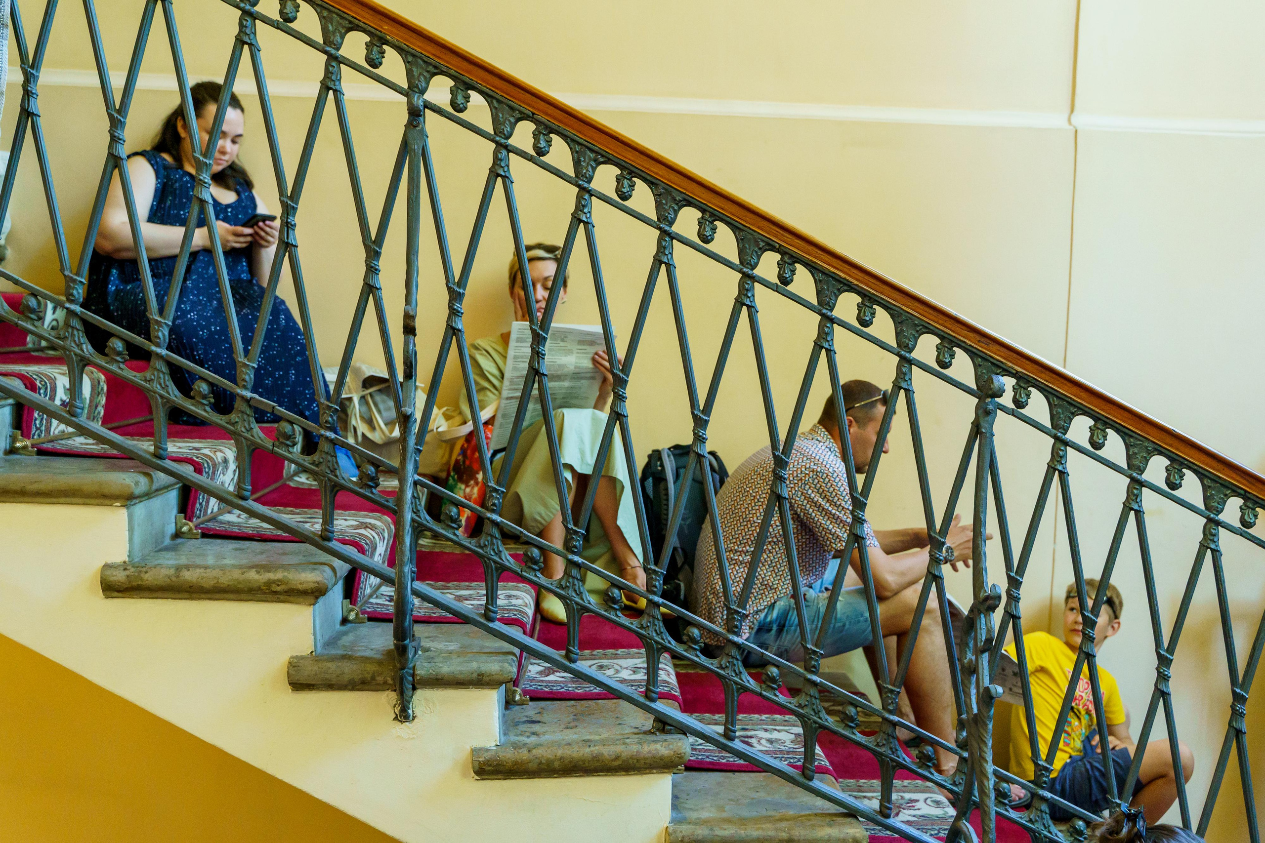 «Старухи» — спектакль-променад по мотивам произведений Д. Хармса. Фотограф Анастасия Арланцева
