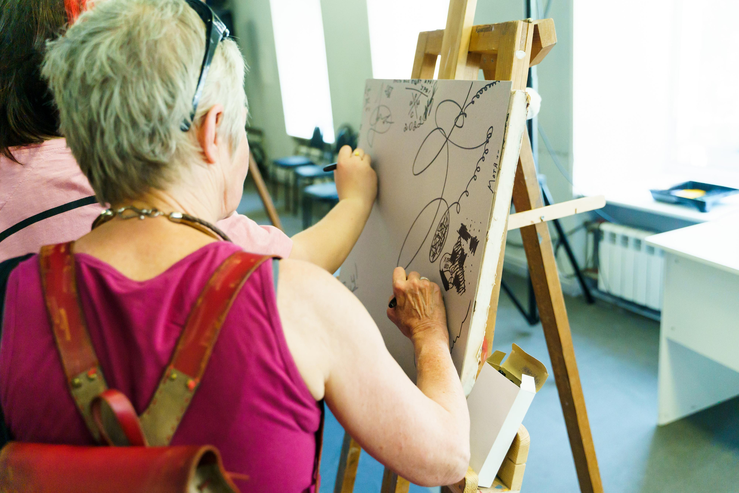 «Старухи» — спектакль-променад по мотивам произведений Д. Хармса. Фотограф Анастасия Арланцева