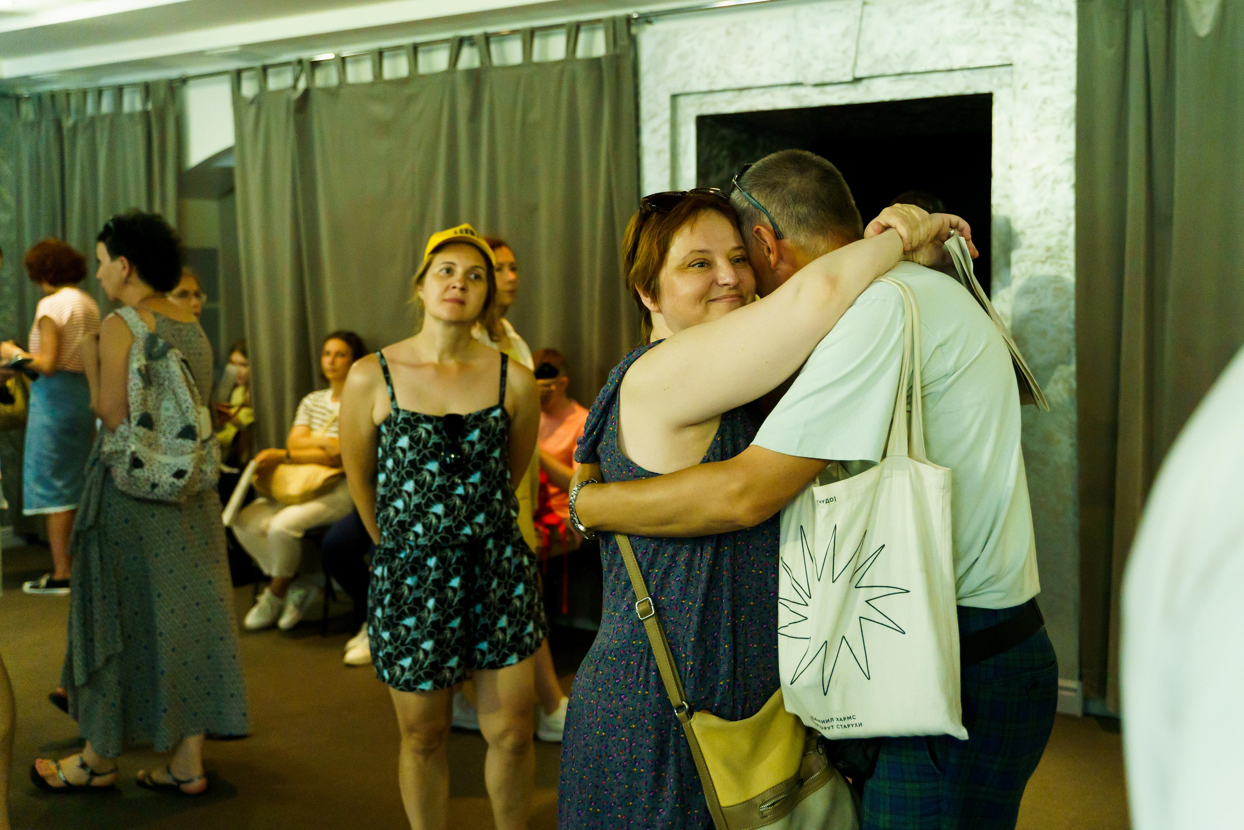 «Старухи» — спектакль-променад по мотивам произведений Д. Хармса. Фотограф Анастасия Арланцева