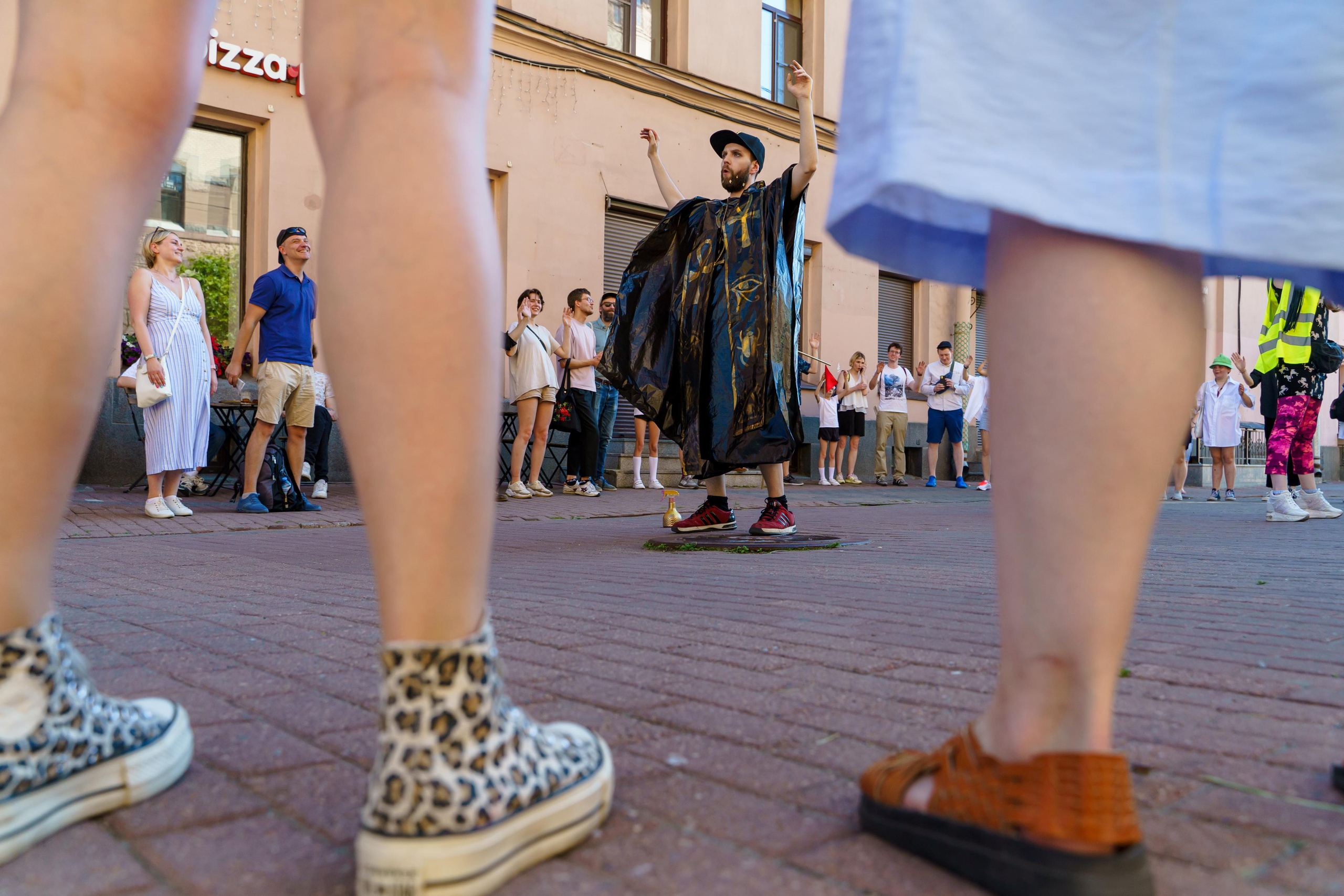«Старухи» — спектакль-променад по мотивам произведений Д. Хармса. Фотограф Анастасия Арланцева
