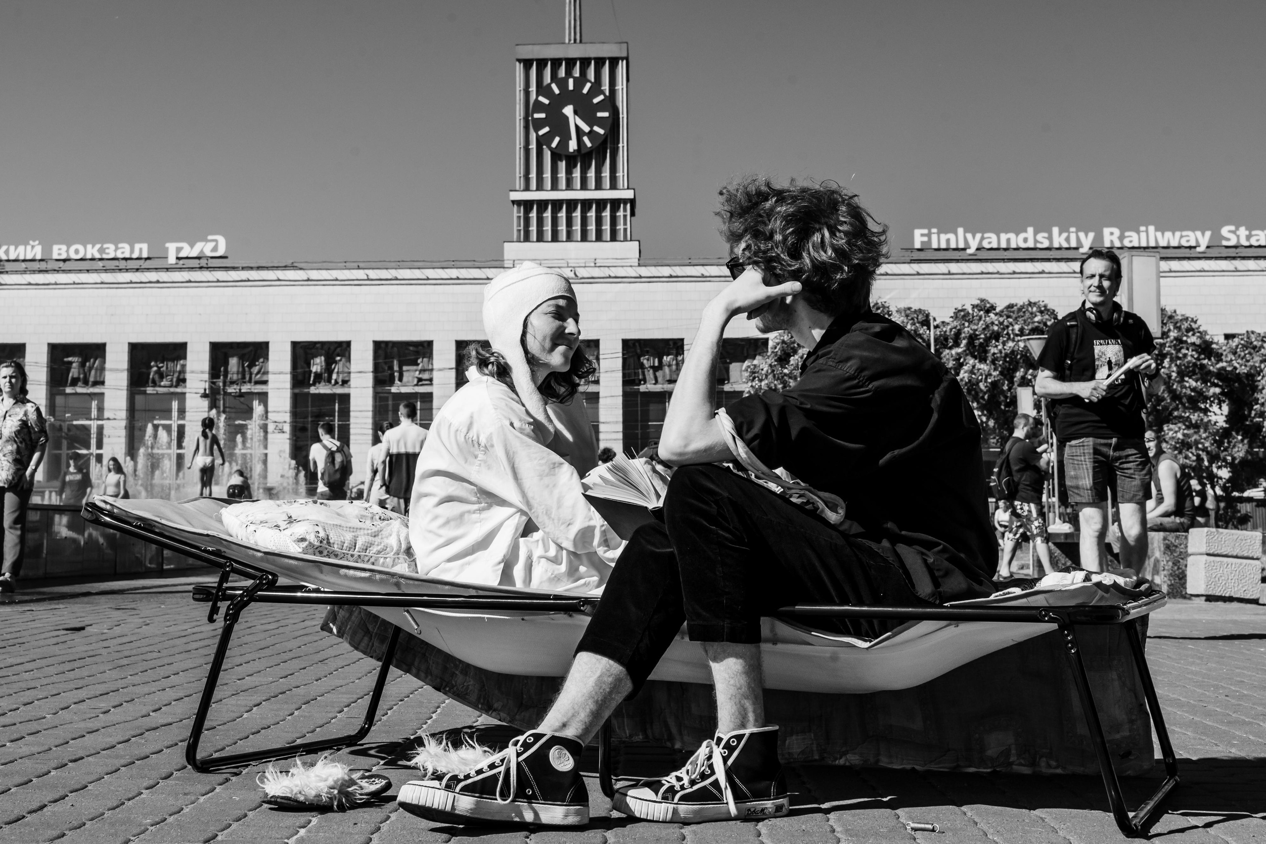 «Старухи» — спектакль-променад по мотивам произведений Д. Хармса. Фотограф Анастасия Арланцева