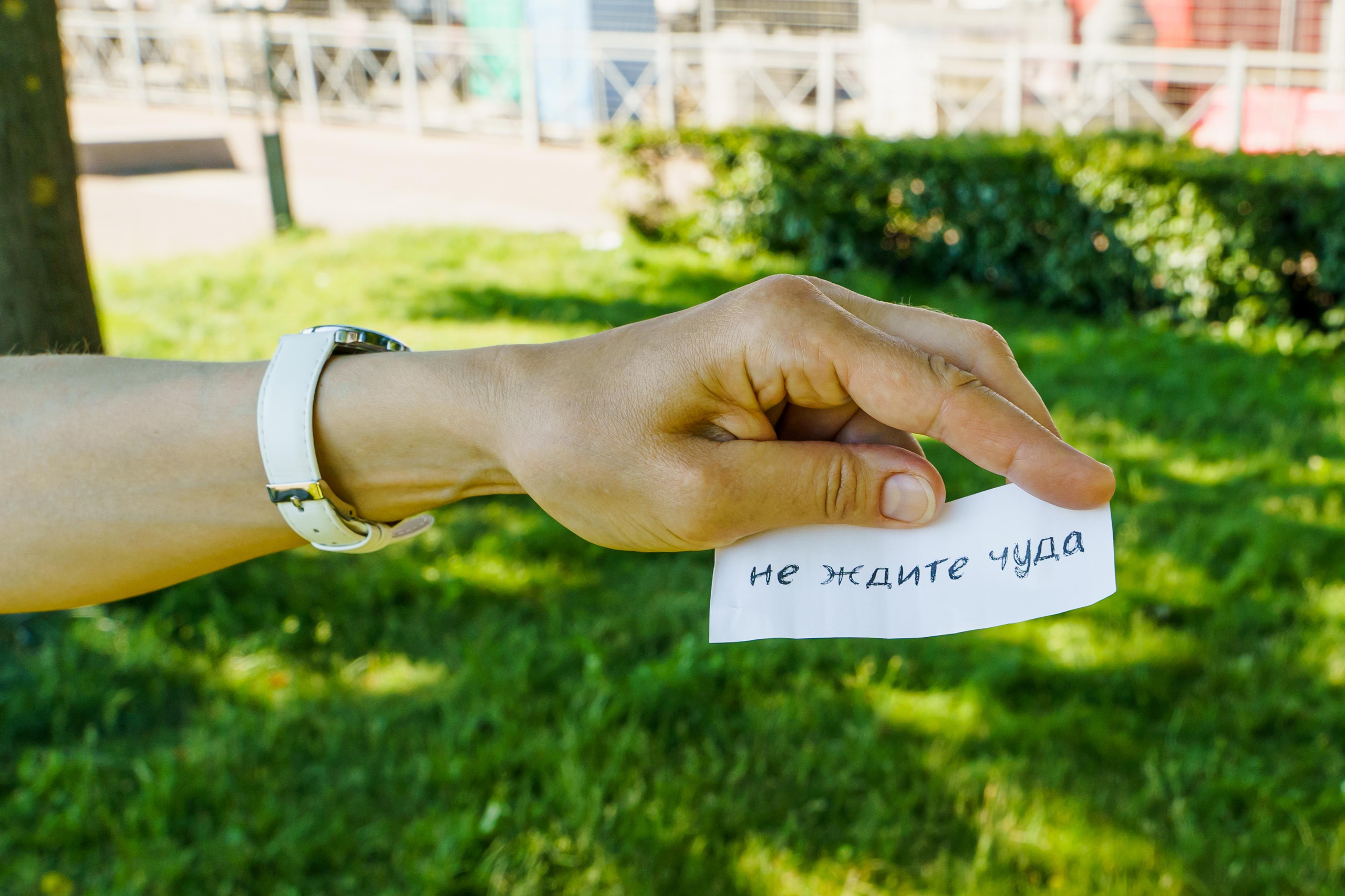 «Старухи» — спектакль-променад по мотивам произведений Д. Хармса. Фотограф Анастасия Арланцева