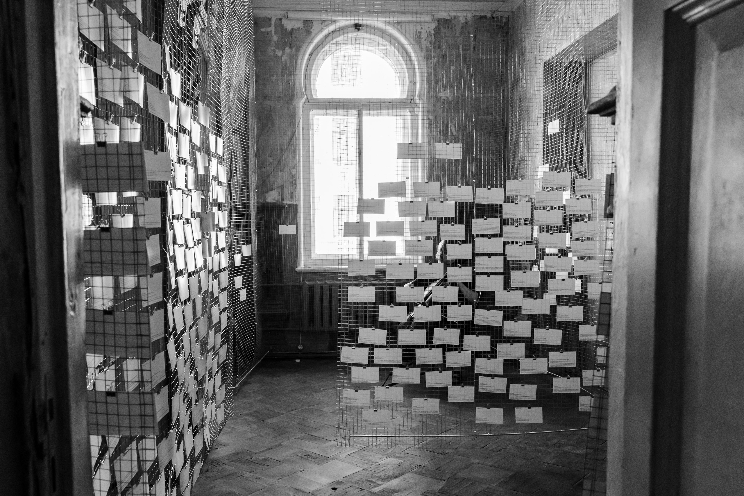 «Старухи» — спектакль-променад по мотивам произведений Д. Хармса. Фотограф Анастасия Арланцева