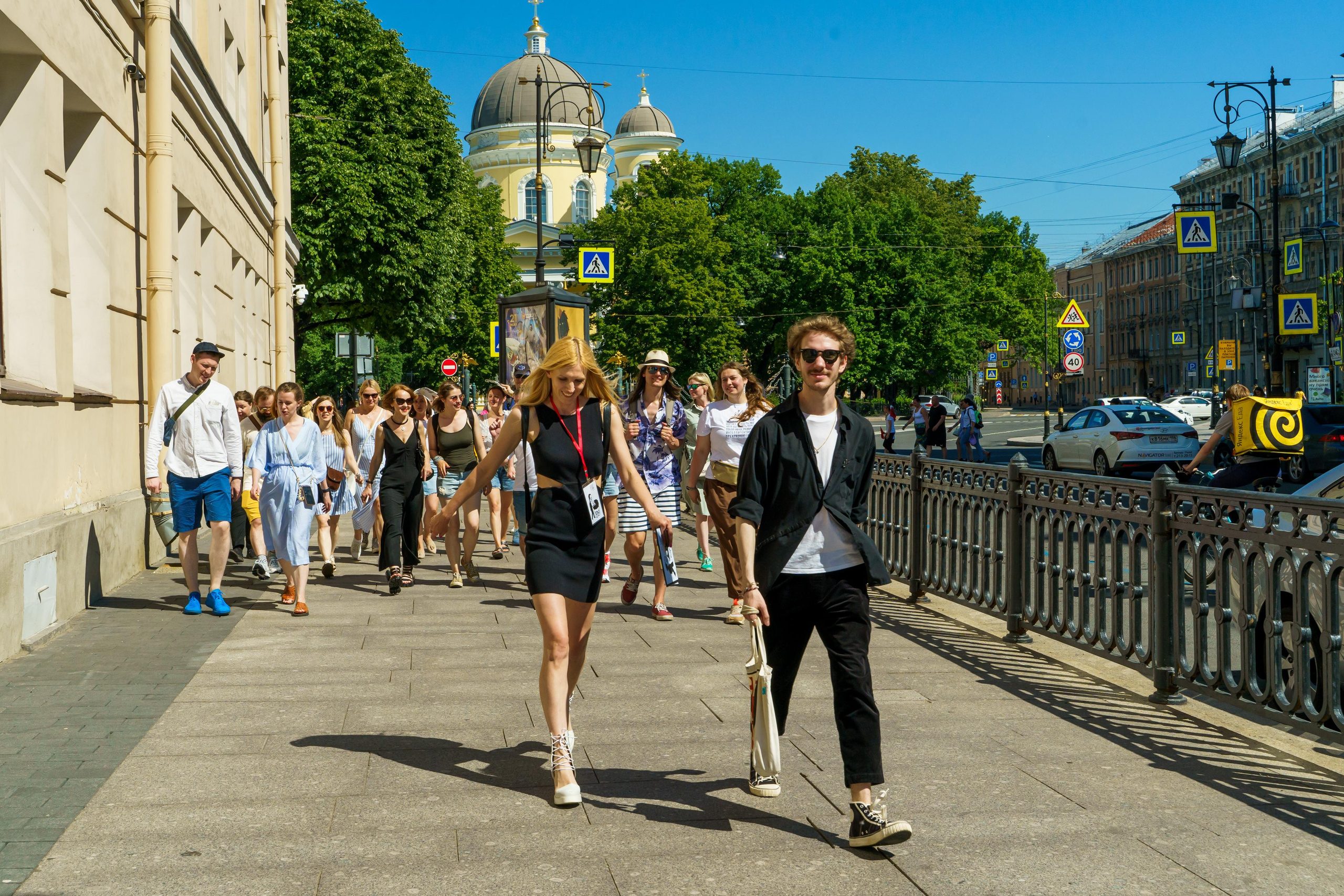 «Старухи» — спектакль-променад по мотивам произведений Д. Хармса. Фотограф Анастасия Арланцева