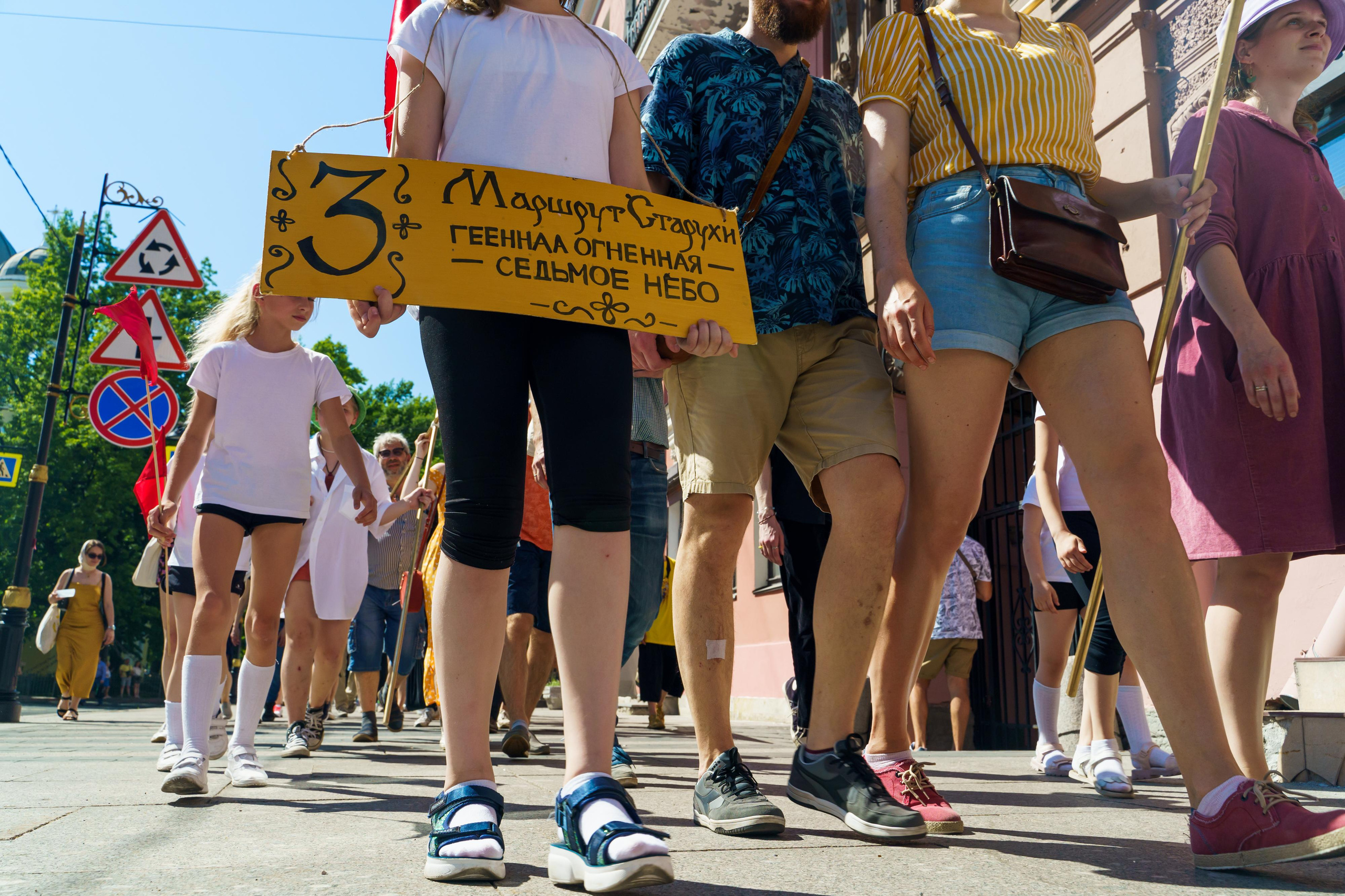 «Старухи» — спектакль-променад по мотивам произведений Д. Хармса. Фотограф Анастасия Арланцева