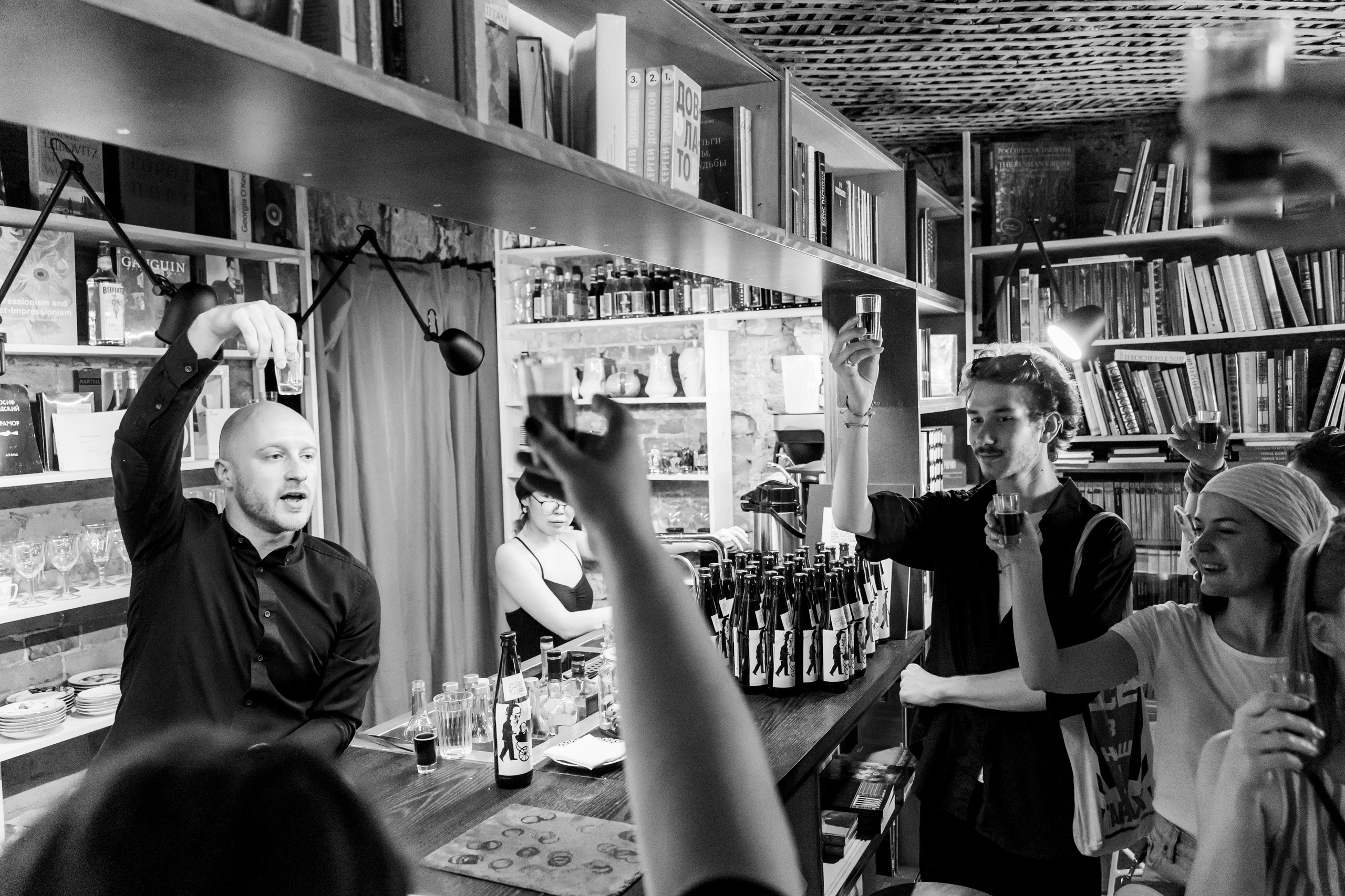 «Старухи» — спектакль-променад по мотивам произведений Д. Хармса. Фотограф Анастасия Арланцева