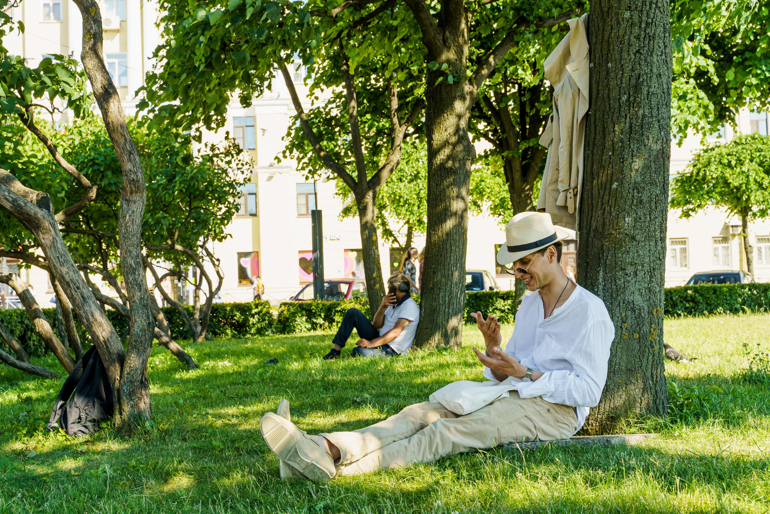 «Старухи» — спектакль-променад по мотивам произведений Д. Хармса. Фотограф Анастасия Арланцева
