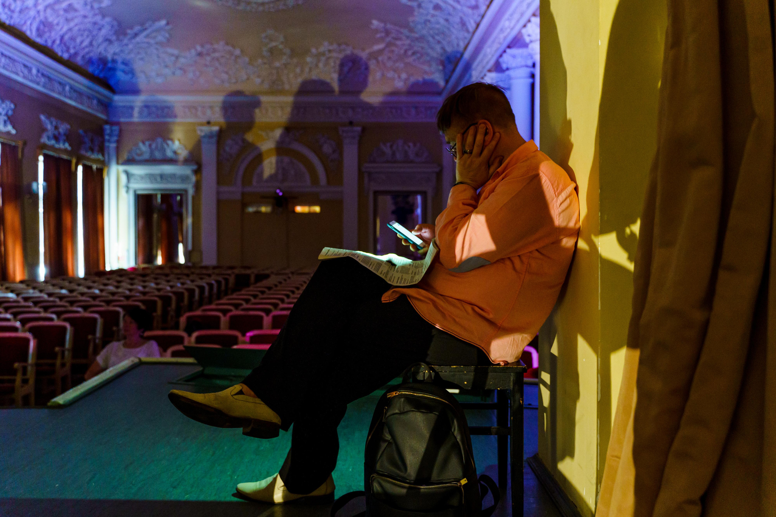 «Старухи» — спектакль-променад по мотивам произведений Д. Хармса. Фотограф Анастасия Арланцева