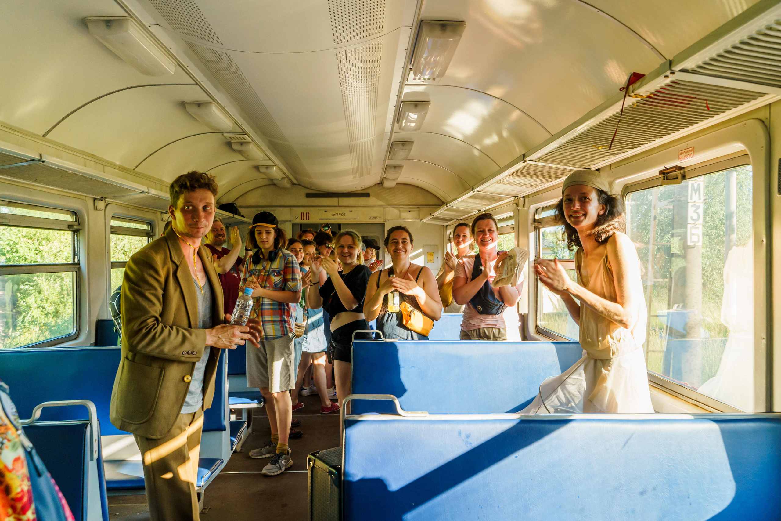 «Старухи» — спектакль-променад по мотивам произведений Д. Хармса. Фотограф Анастасия Арланцева