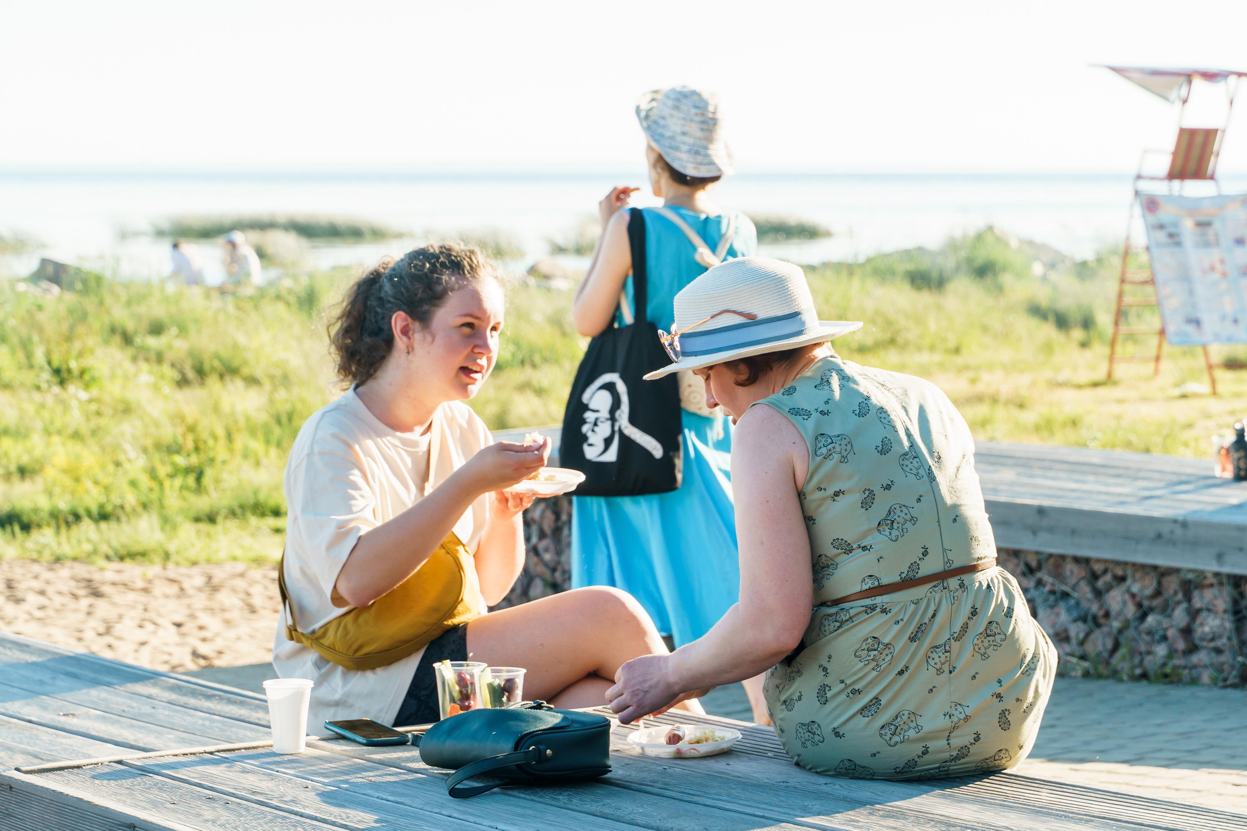 «Старухи» — спектакль-променад по мотивам произведений Д. Хармса. Фотограф Анастасия Арланцева