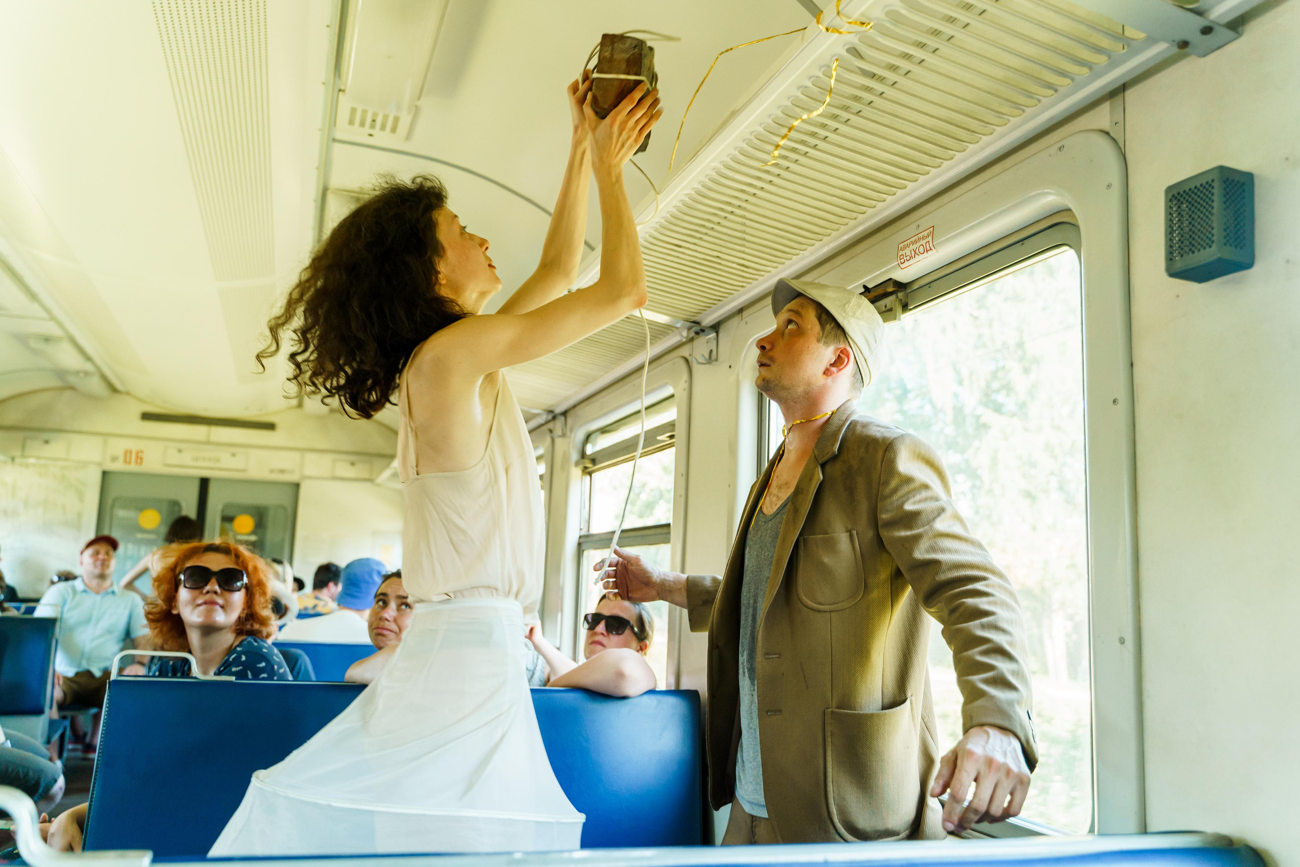 «Старухи» — спектакль-променад по мотивам произведений Д. Хармса. Фотограф Анастасия Арланцева