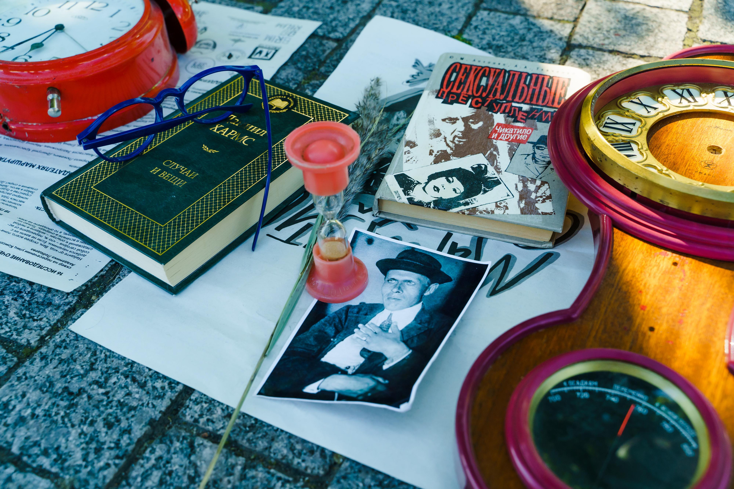 «Старухи» — спектакль-променад по мотивам произведений Д. Хармса. Фотограф Анастасия Арланцева