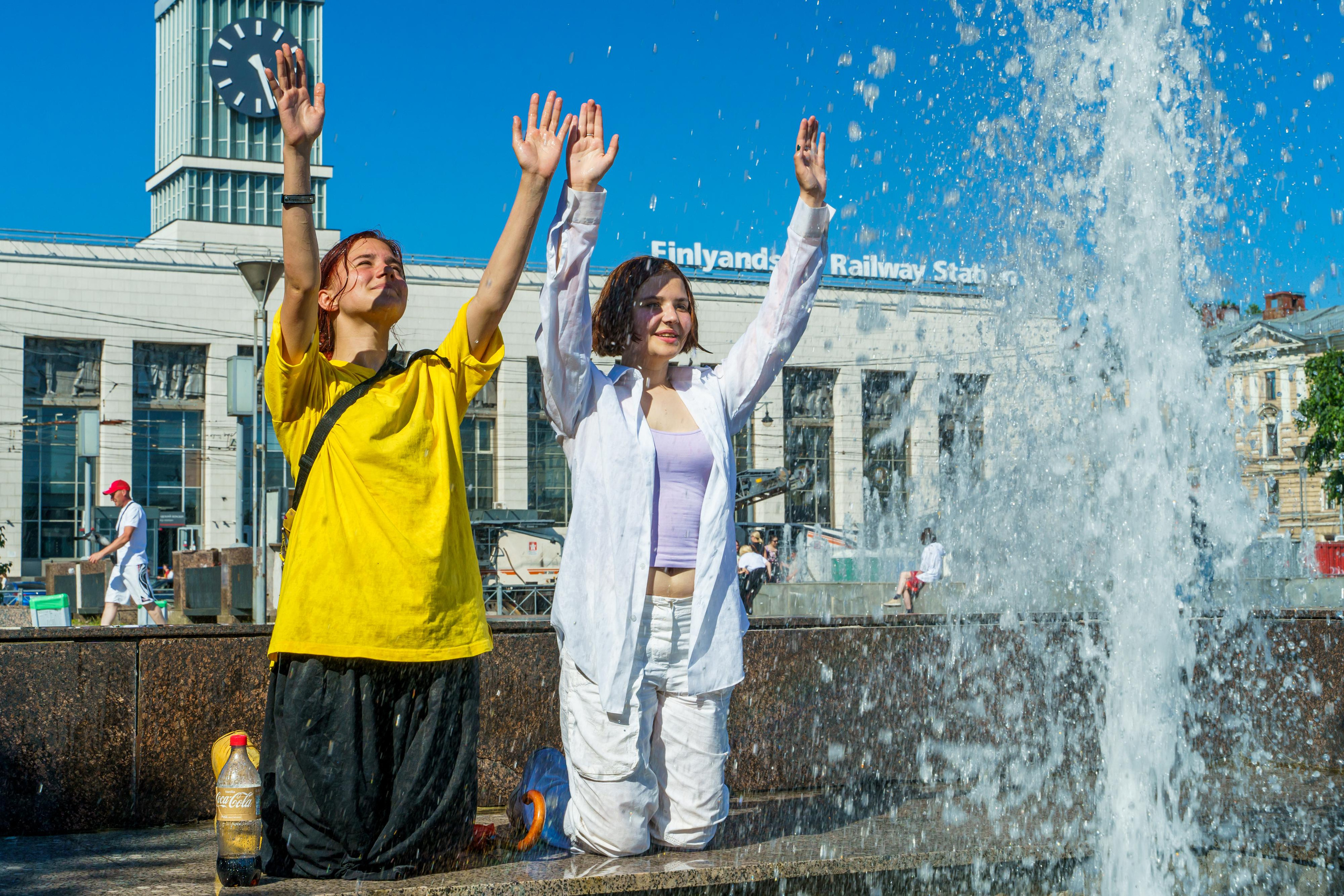 «Старухи» — спектакль-променад по мотивам произведений Д. Хармса. Фотограф Анастасия Арланцева