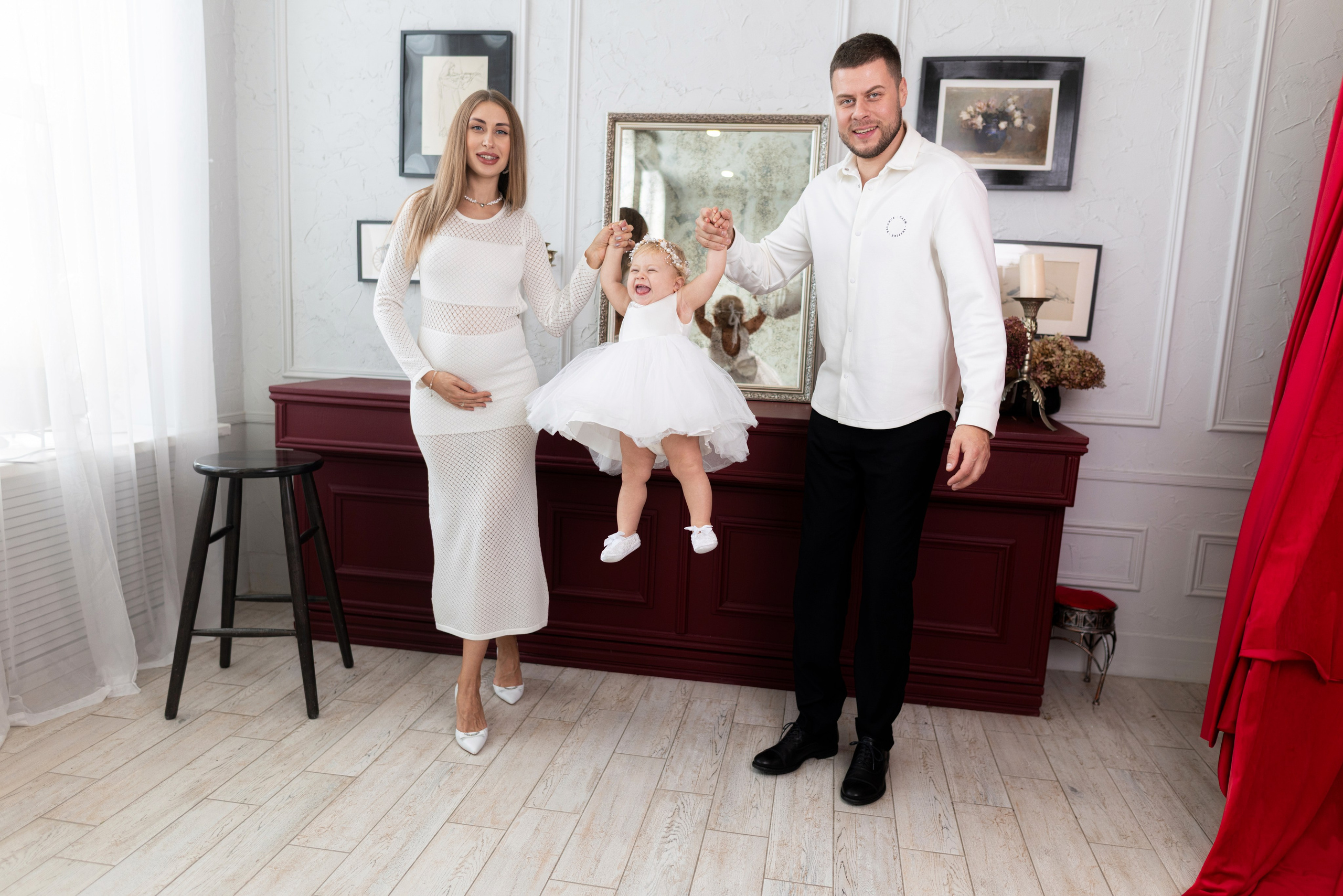 Семейная съемка для Яны и Дани в интерьере. Дмитрий Шульгин, портретный фотограф в Воронеже