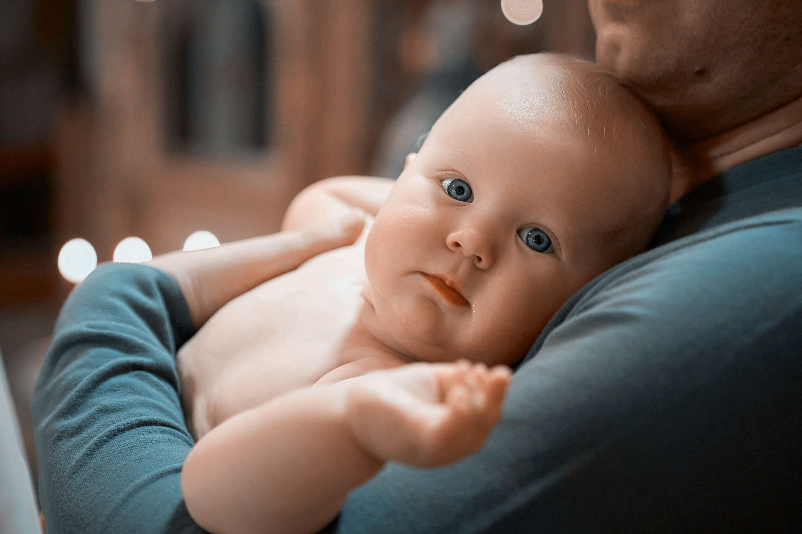 ребёнок на руках